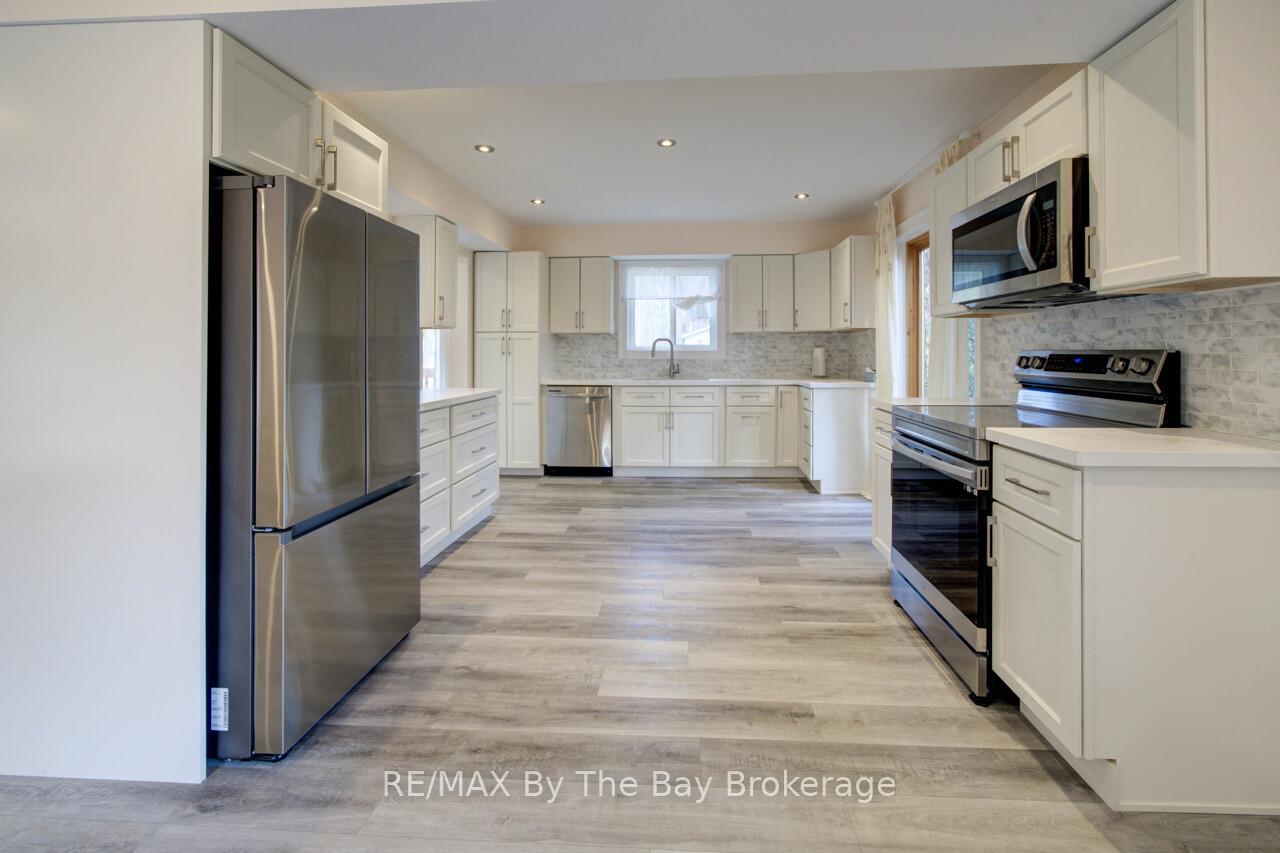 Photo 17 of 646 Oxbow Park Drive, Wasaga Beach — HOMEH