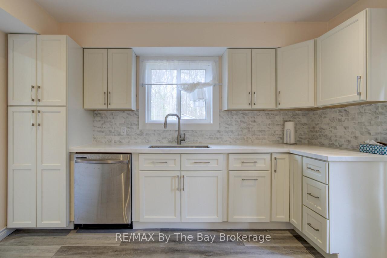Photo 19 of 646 Oxbow Park Drive, Wasaga Beach — HOMEH
