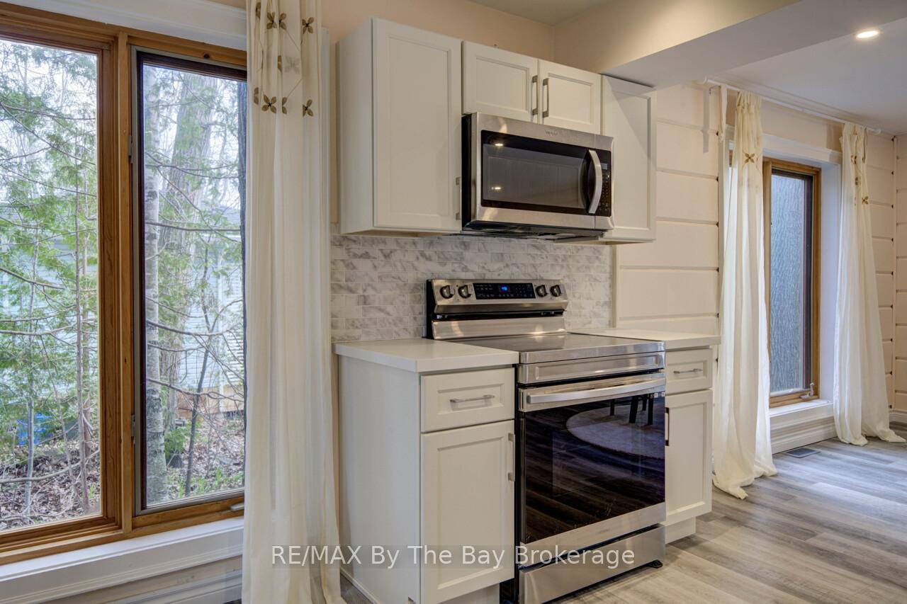 Photo 24 of 646 Oxbow Park Drive, Wasaga Beach — HOMEH
