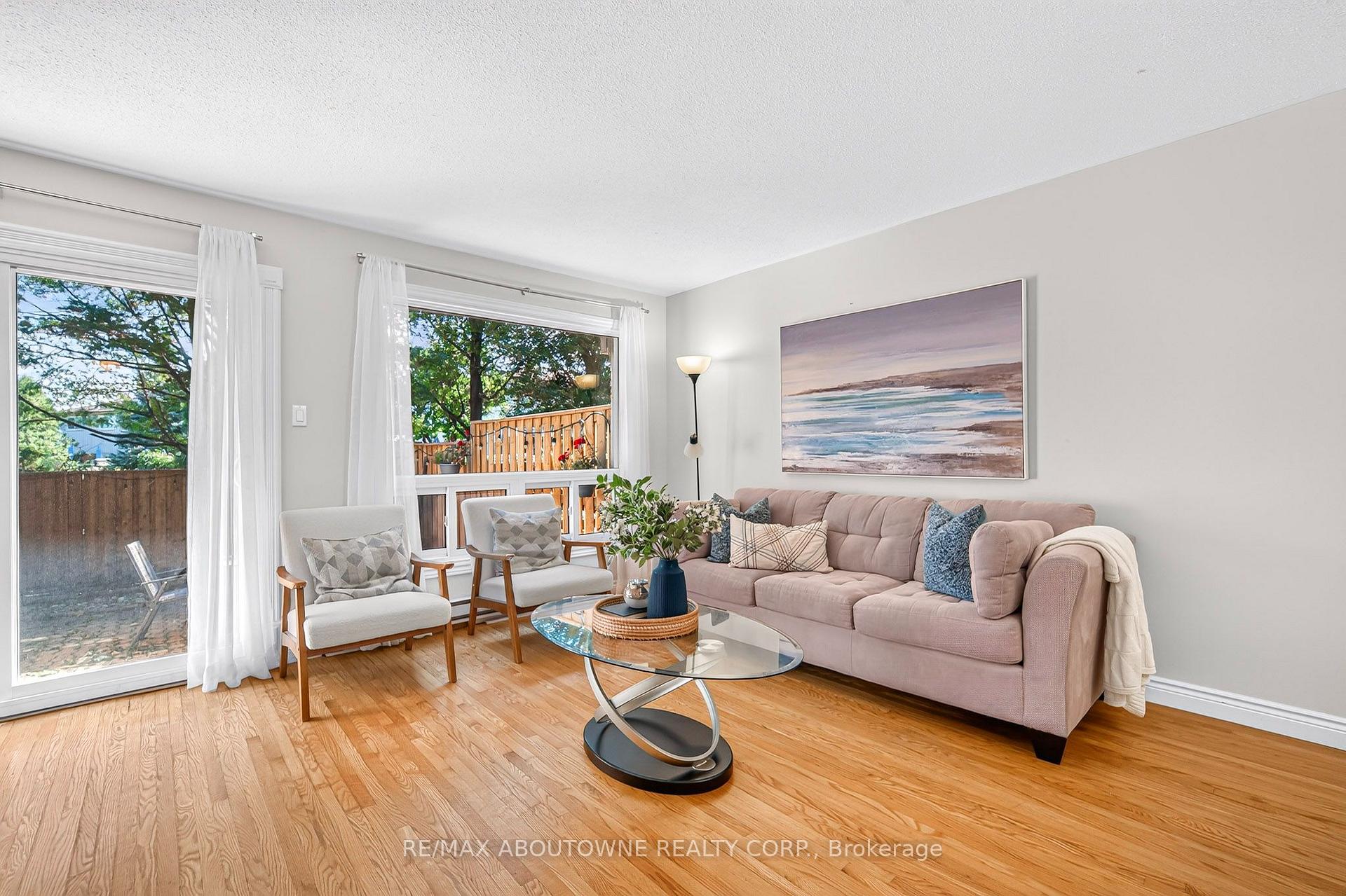 Photo 2 of Unit 9, 1517 Elm Road, Oakville, College Park — HOMEH