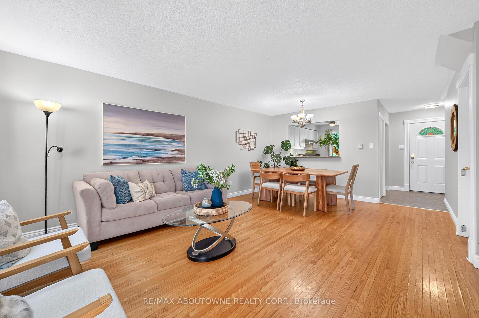 Photo 3 of Unit 9, 1517 Elm Road, Oakville, College Park — HOMEH