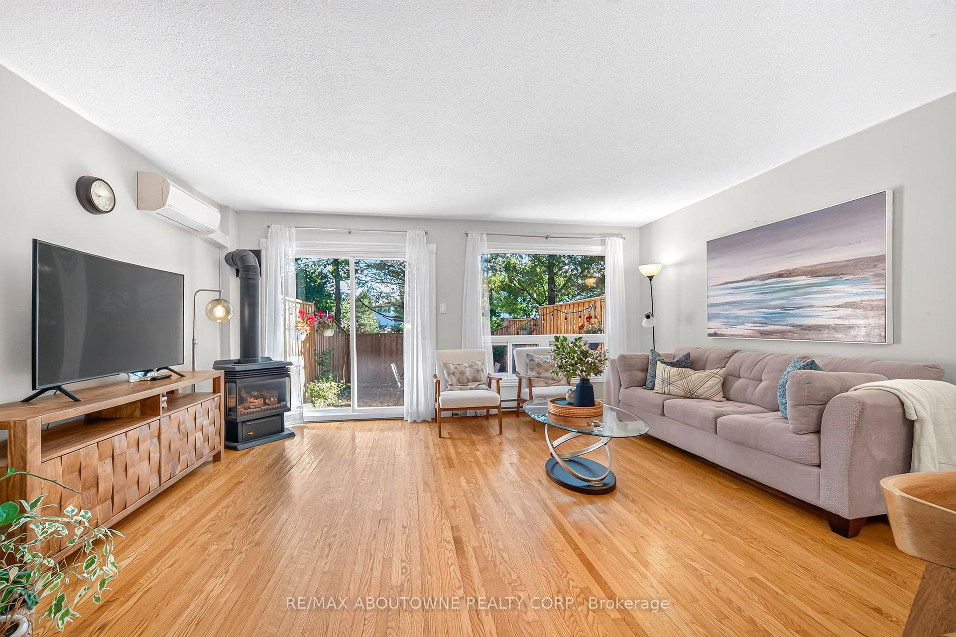 Photo 4 of Unit 9, 1517 Elm Road, Oakville, College Park — HOMEH