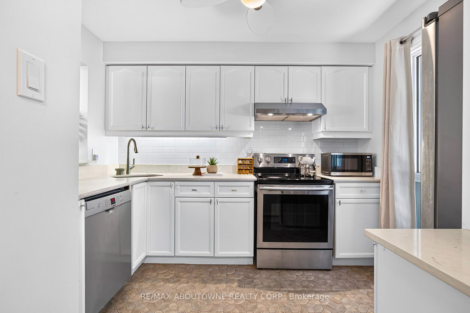 Photo 6 of Unit 9, 1517 Elm Road, Oakville, College Park — HOMEH