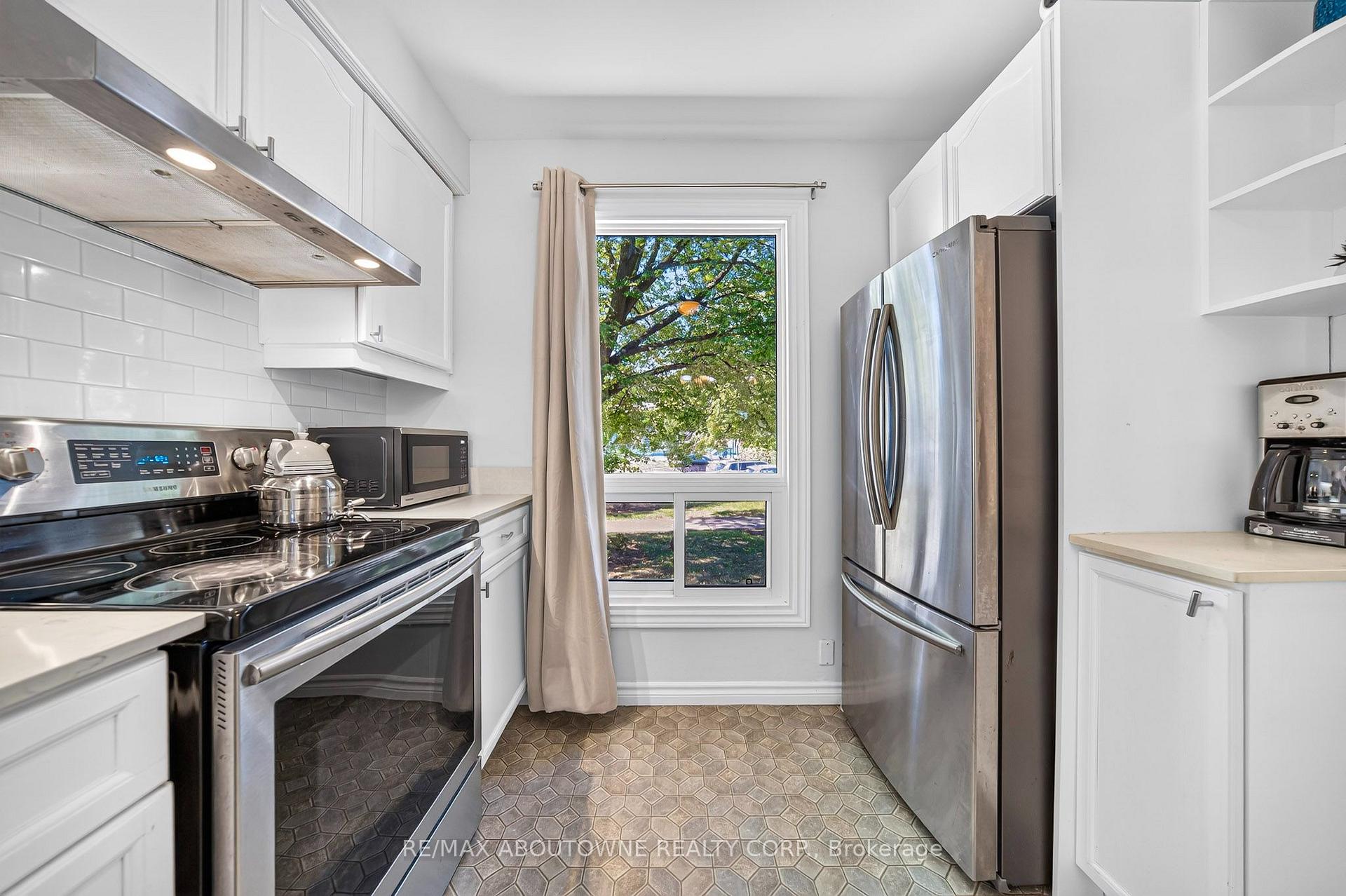 Photo 7 of Unit 9, 1517 Elm Road, Oakville, College Park — HOMEH