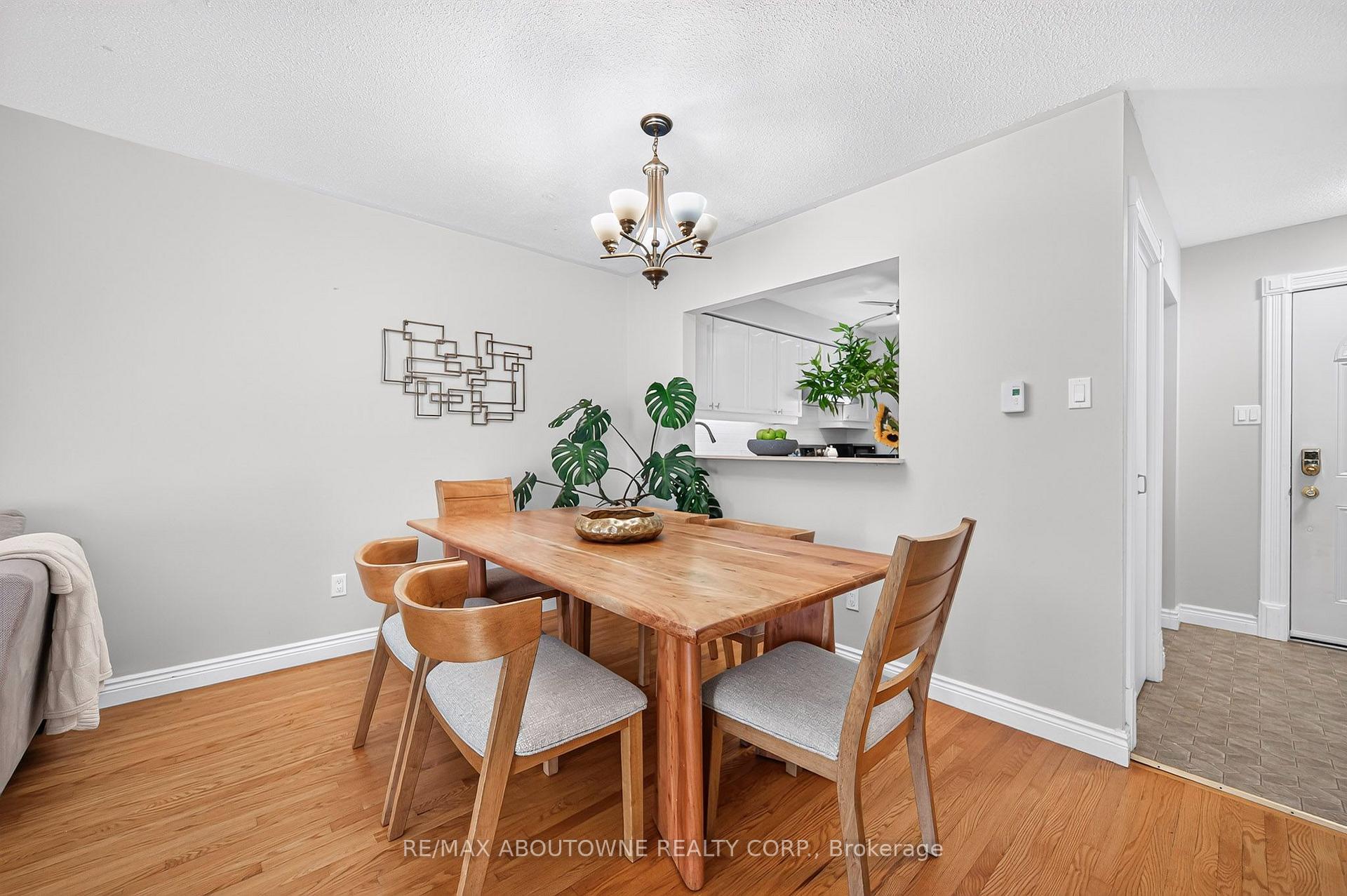 Photo 10 of Unit 9, 1517 Elm Road, Oakville, College Park — HOMEH