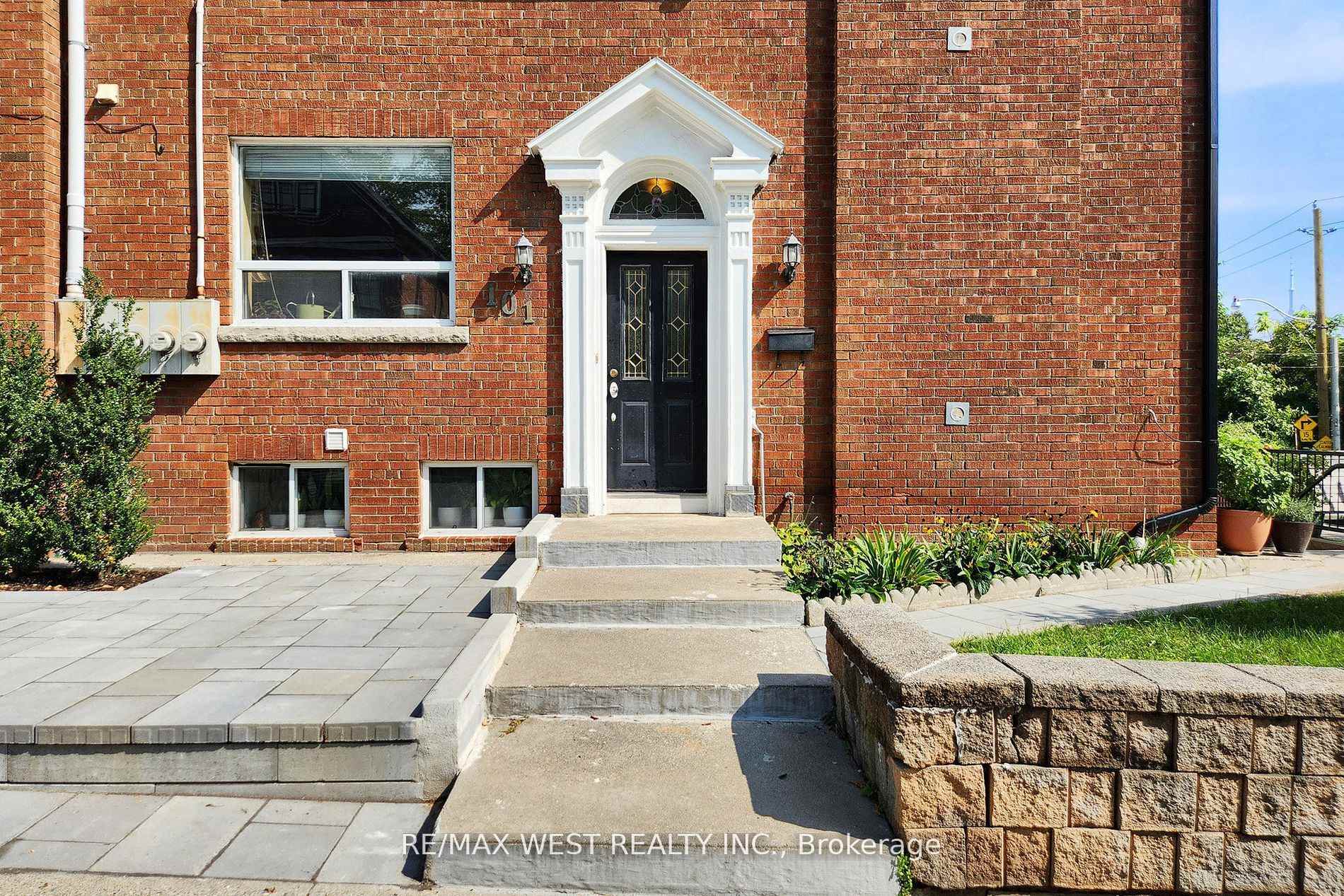 Photo 3 of 52 Heydon Park Road, Toronto, Little Portugal — HOMEH