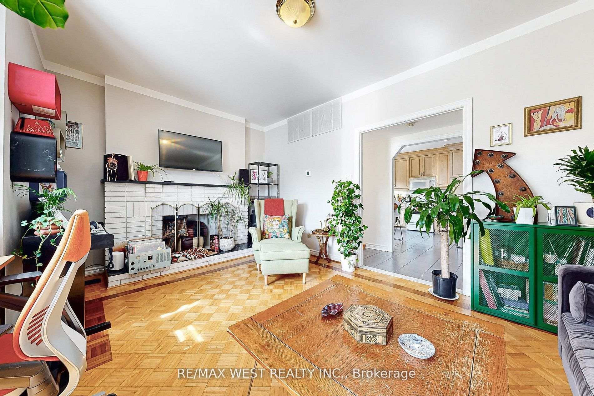 Photo 4 of 52 Heydon Park Road, Toronto, Little Portugal — HOMEH
