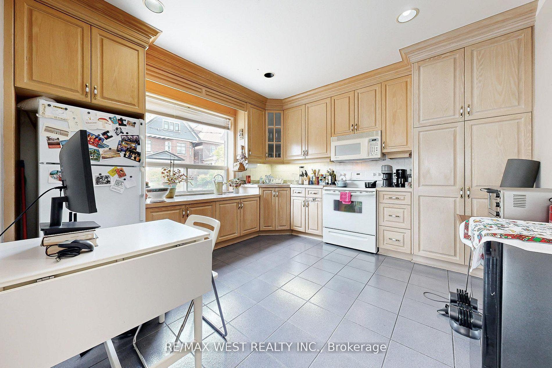 Photo 7 of 52 Heydon Park Road, Toronto, Little Portugal — HOMEH