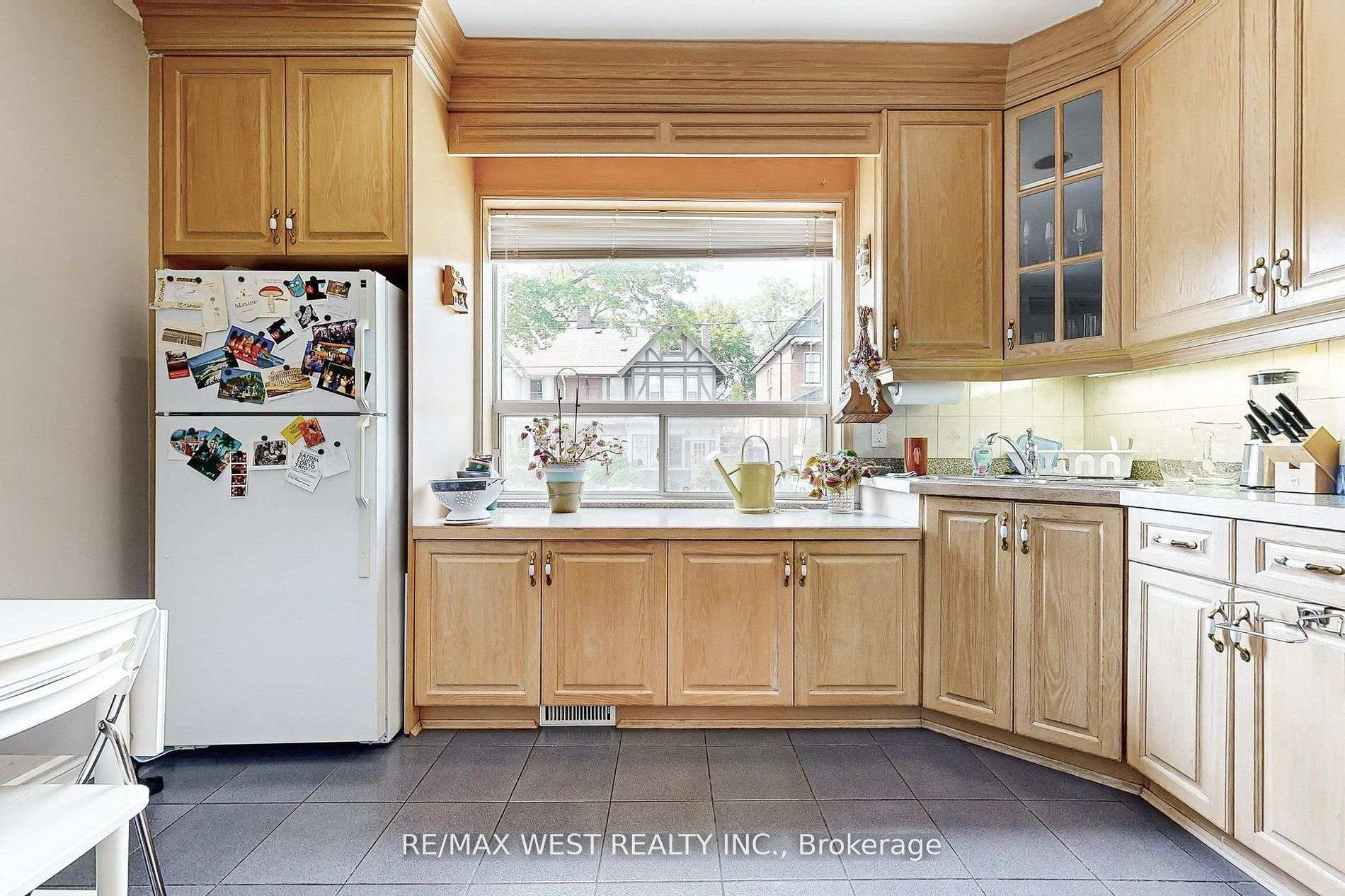 Photo 8 of 52 Heydon Park Road, Toronto, Little Portugal — HOMEH
