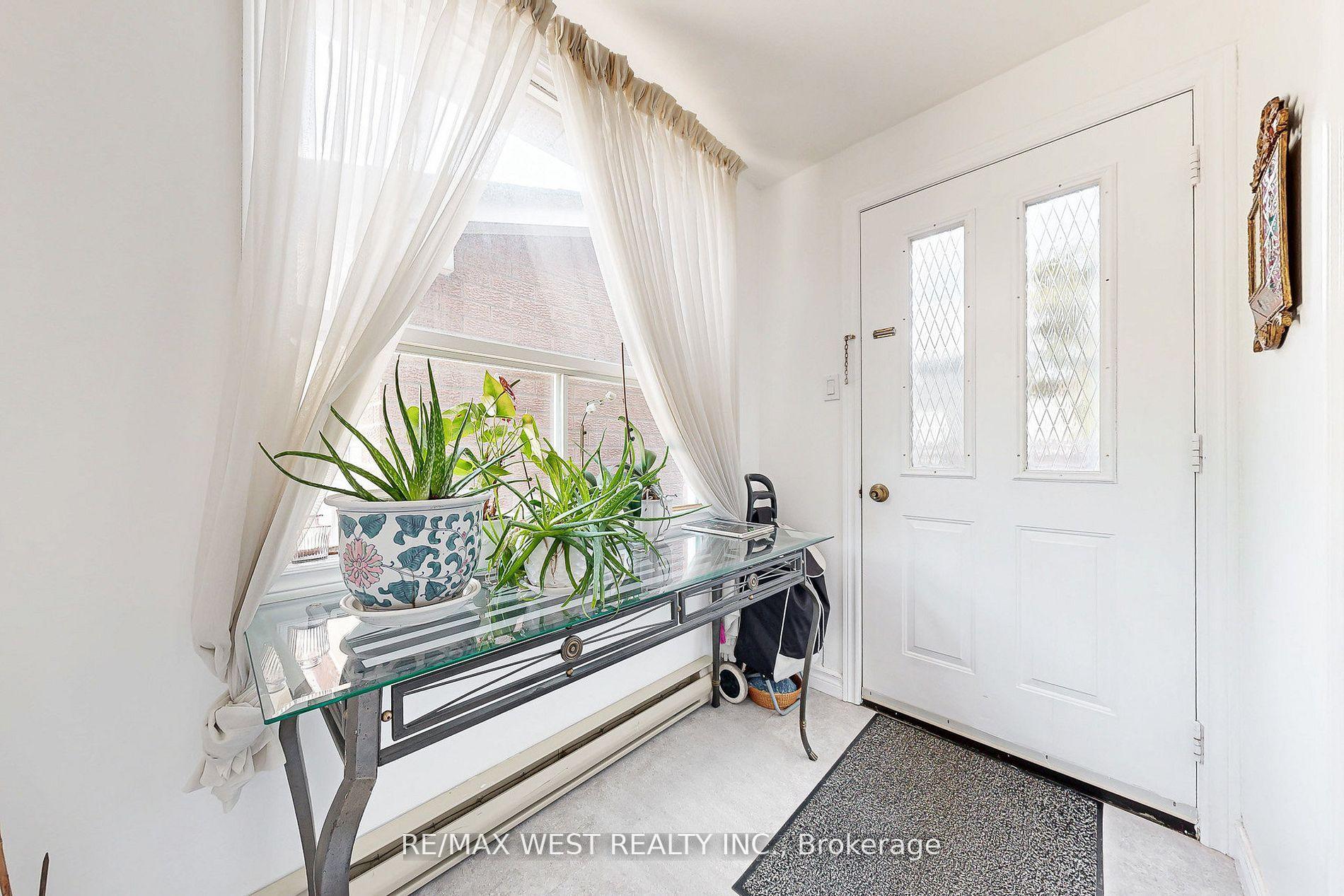 Photo 12 of 52 Heydon Park Road, Toronto, Little Portugal — HOMEH