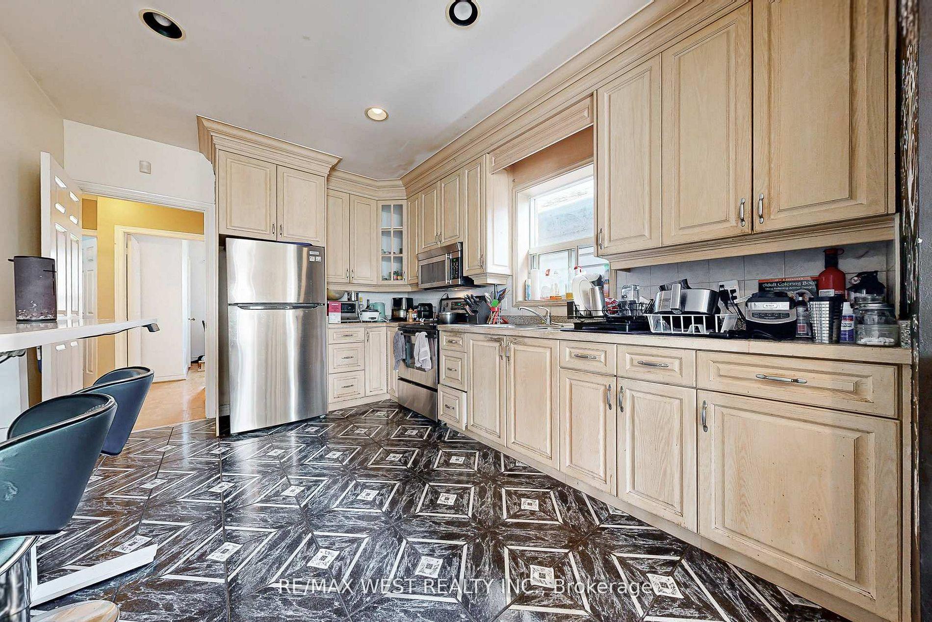 Photo 22 of 52 Heydon Park Road, Toronto, Little Portugal — HOMEH