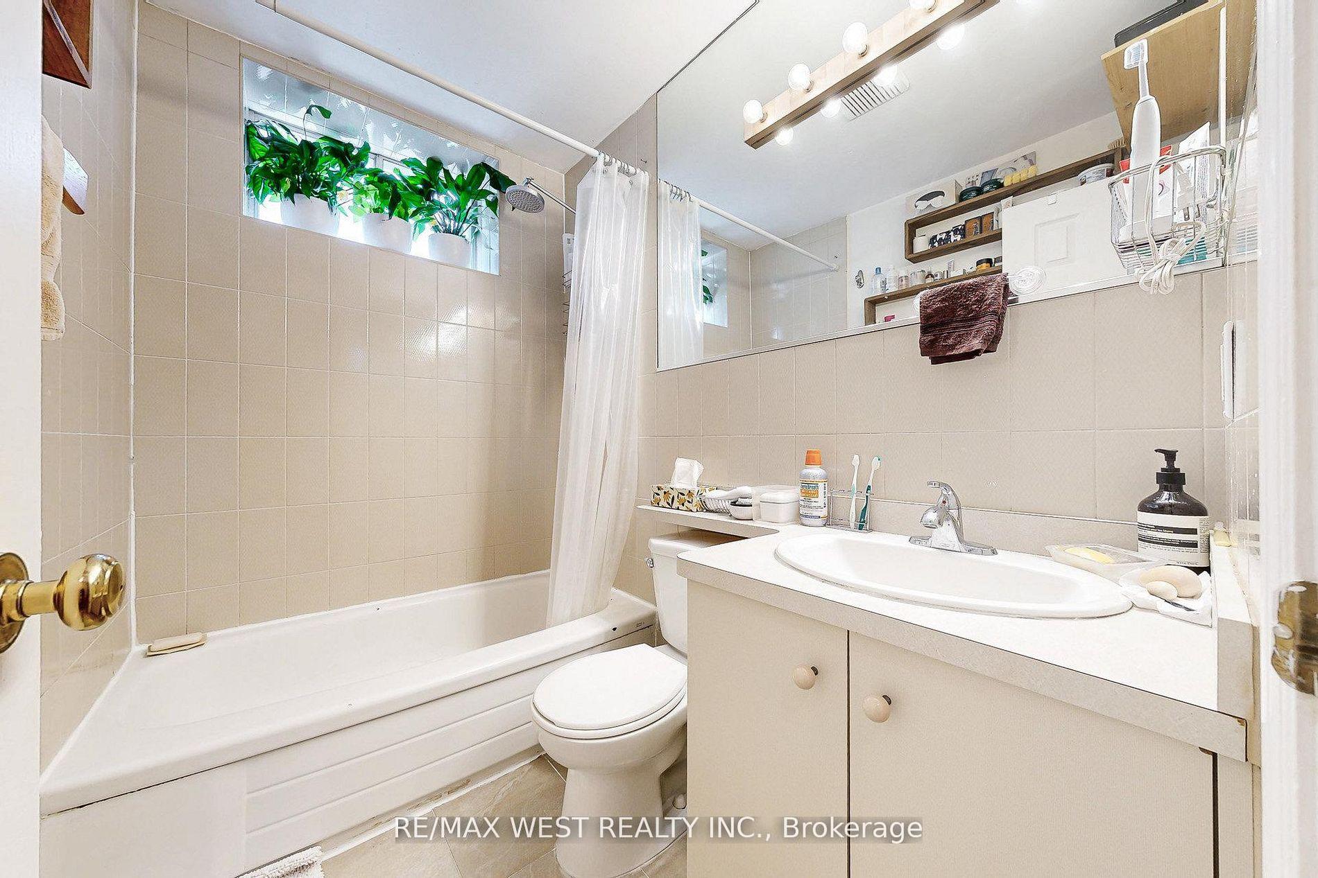 Photo 38 of 52 Heydon Park Road, Toronto, Little Portugal — HOMEH