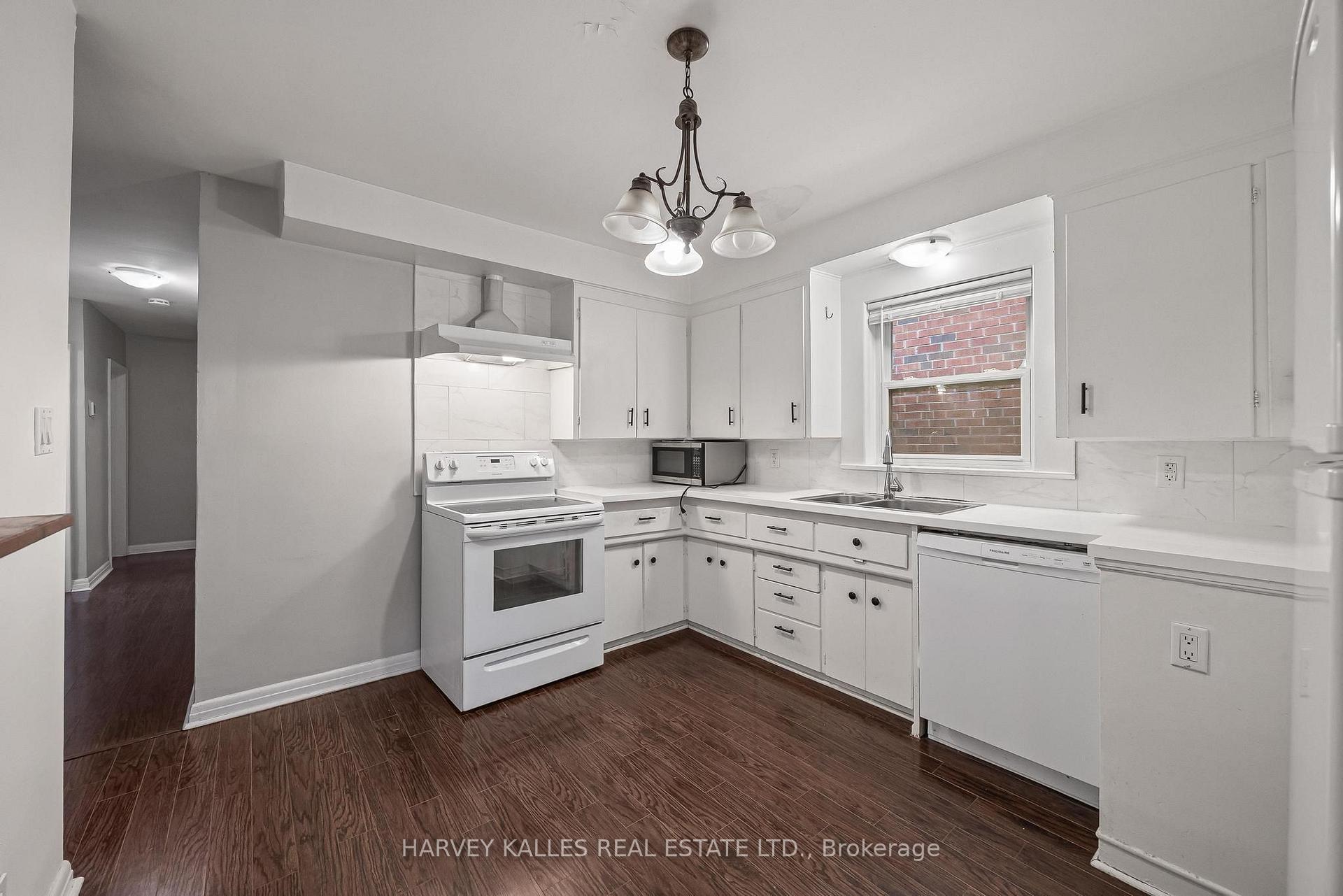 Photo 6 of Unit Main, 128 Bogert Avenue, North York, Lansing-Westgate — HOMEH