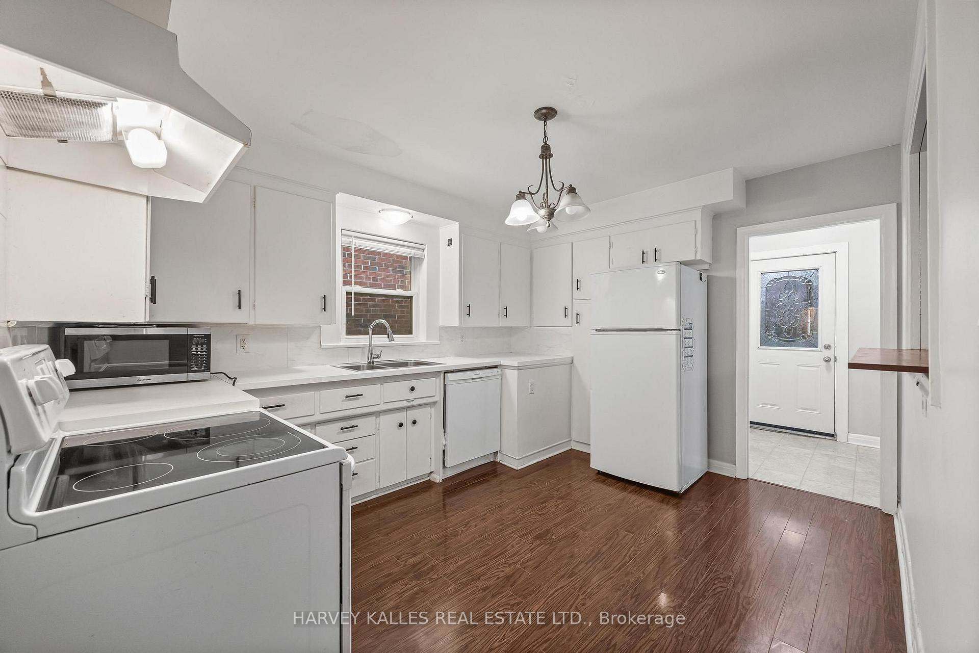 Photo 7 of Unit Main, 128 Bogert Avenue, North York, Lansing-Westgate — HOMEH