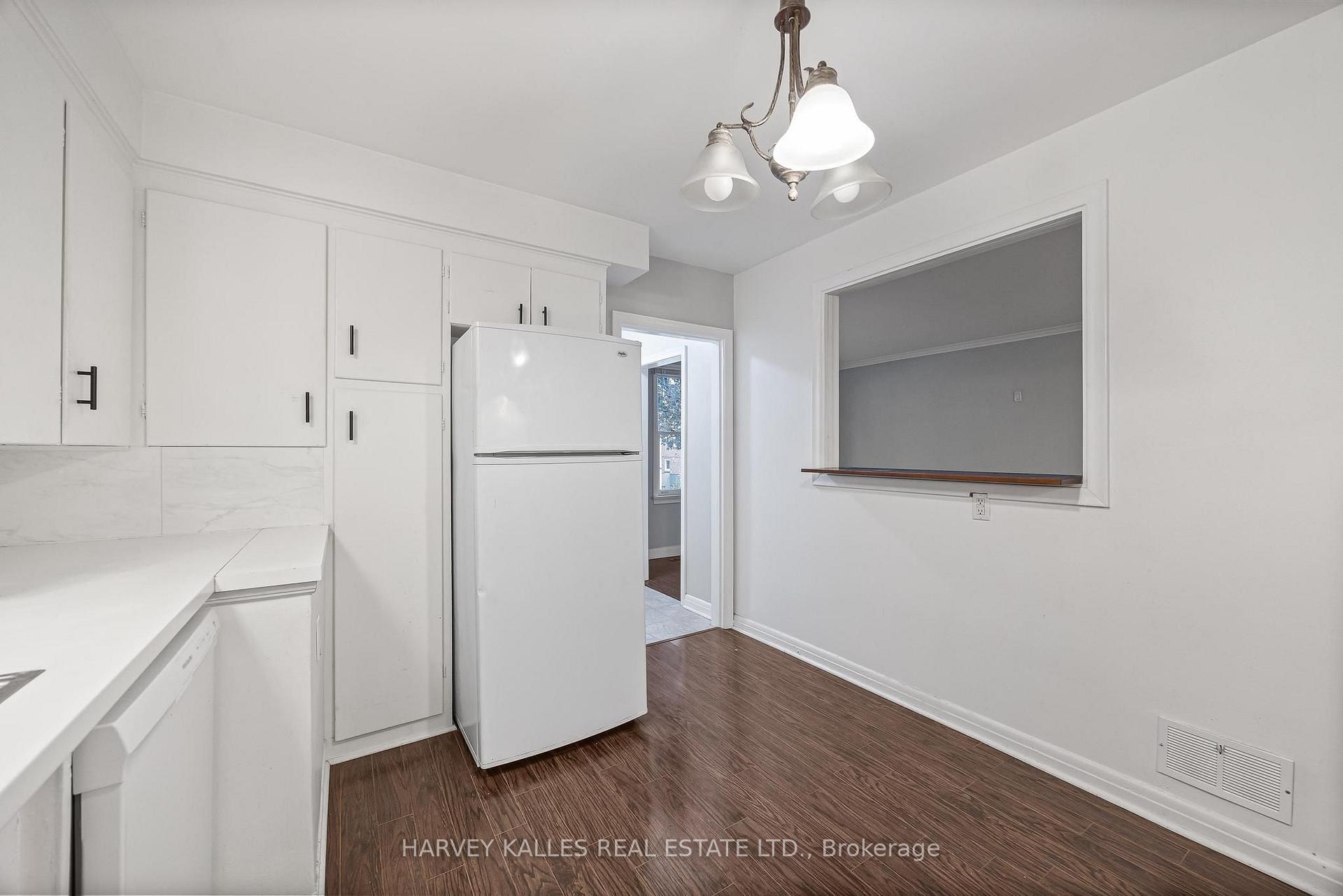 Photo 9 of Unit Main, 128 Bogert Avenue, North York, Lansing-Westgate — HOMEH