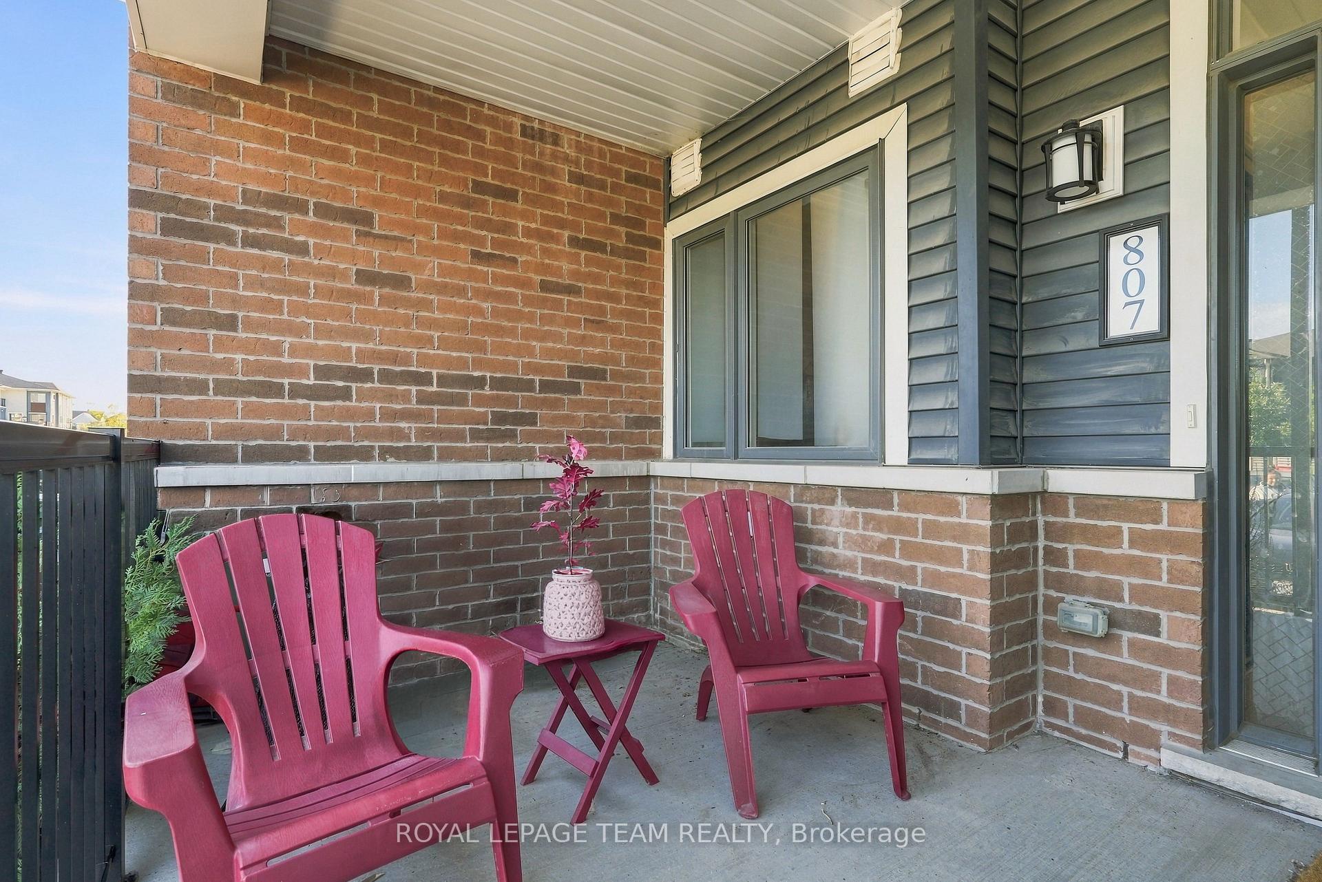 Photo 3 of 807 Nautilus Private, Ottawa, Kanata - Emerald Meadows/Trailwest — HOMEH