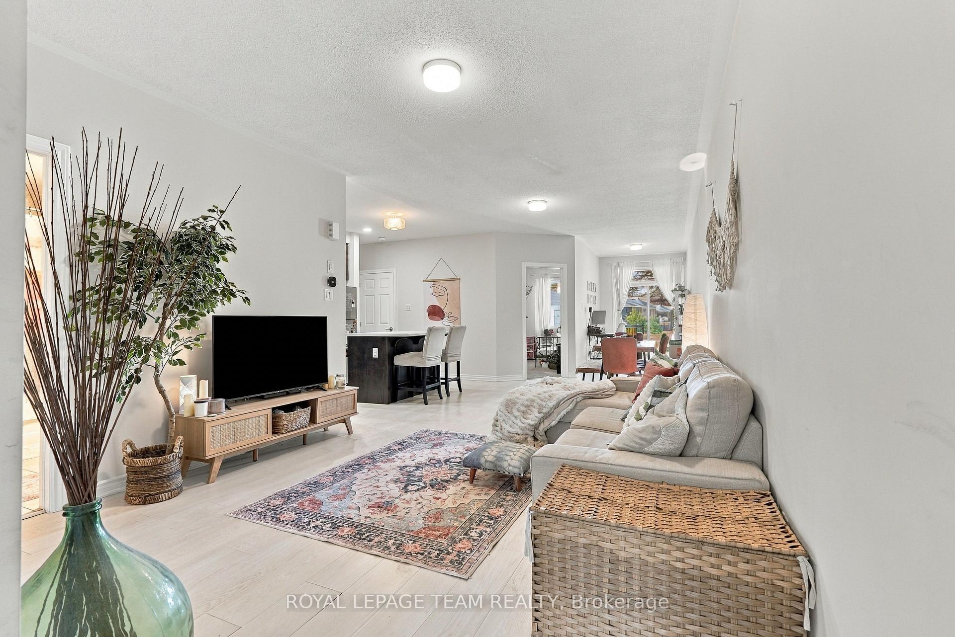 Photo 5 of 807 Nautilus Private, Ottawa, Kanata - Emerald Meadows/Trailwest — HOMEH