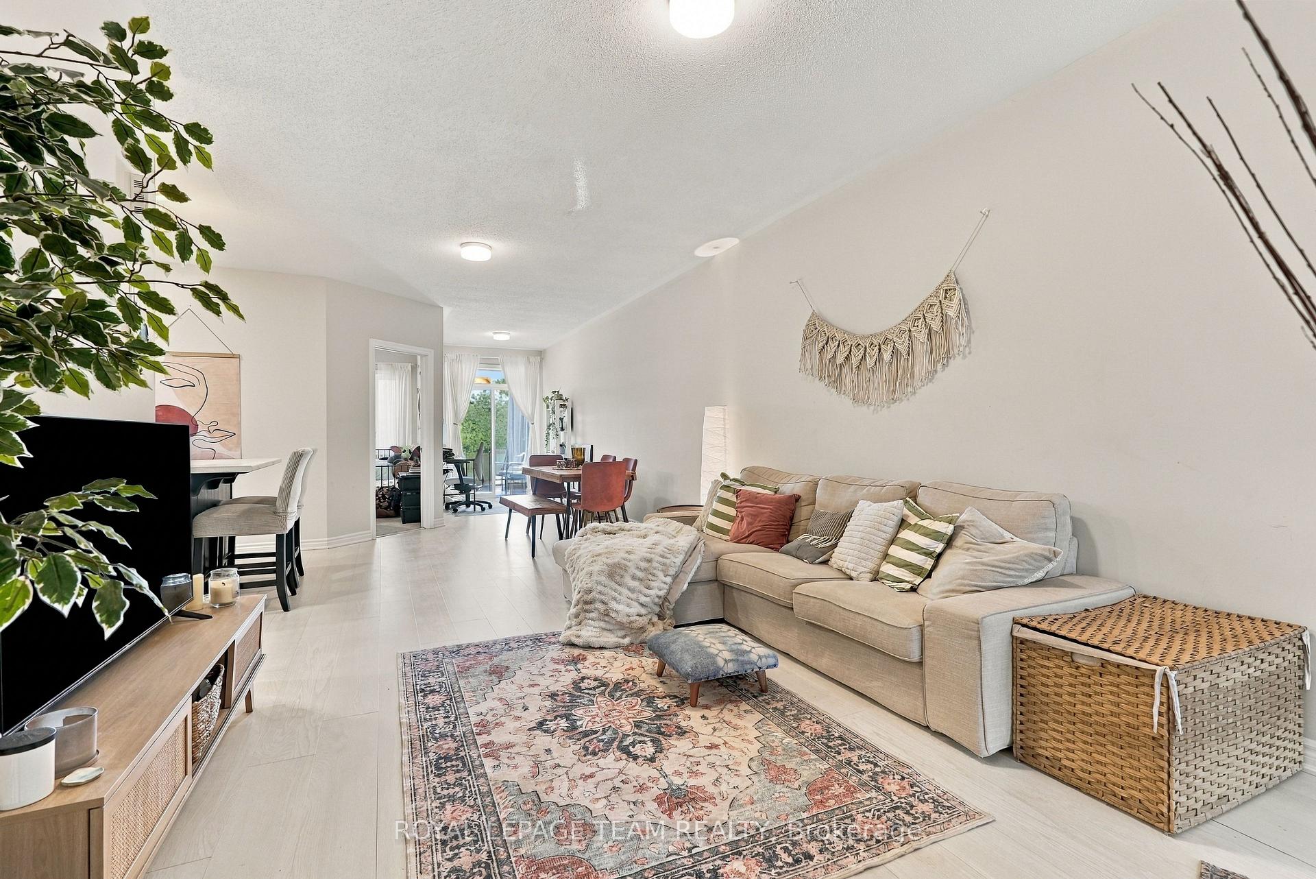 Photo 6 of 807 Nautilus Private, Ottawa, Kanata - Emerald Meadows/Trailwest — HOMEH