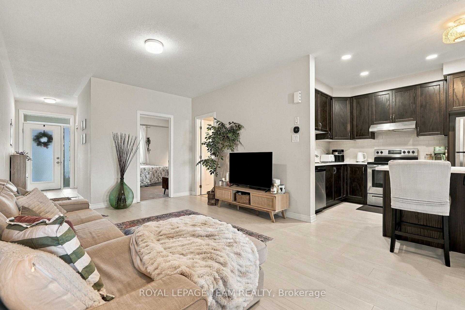 Photo 8 of 807 Nautilus Private, Ottawa, Kanata - Emerald Meadows/Trailwest — HOMEH