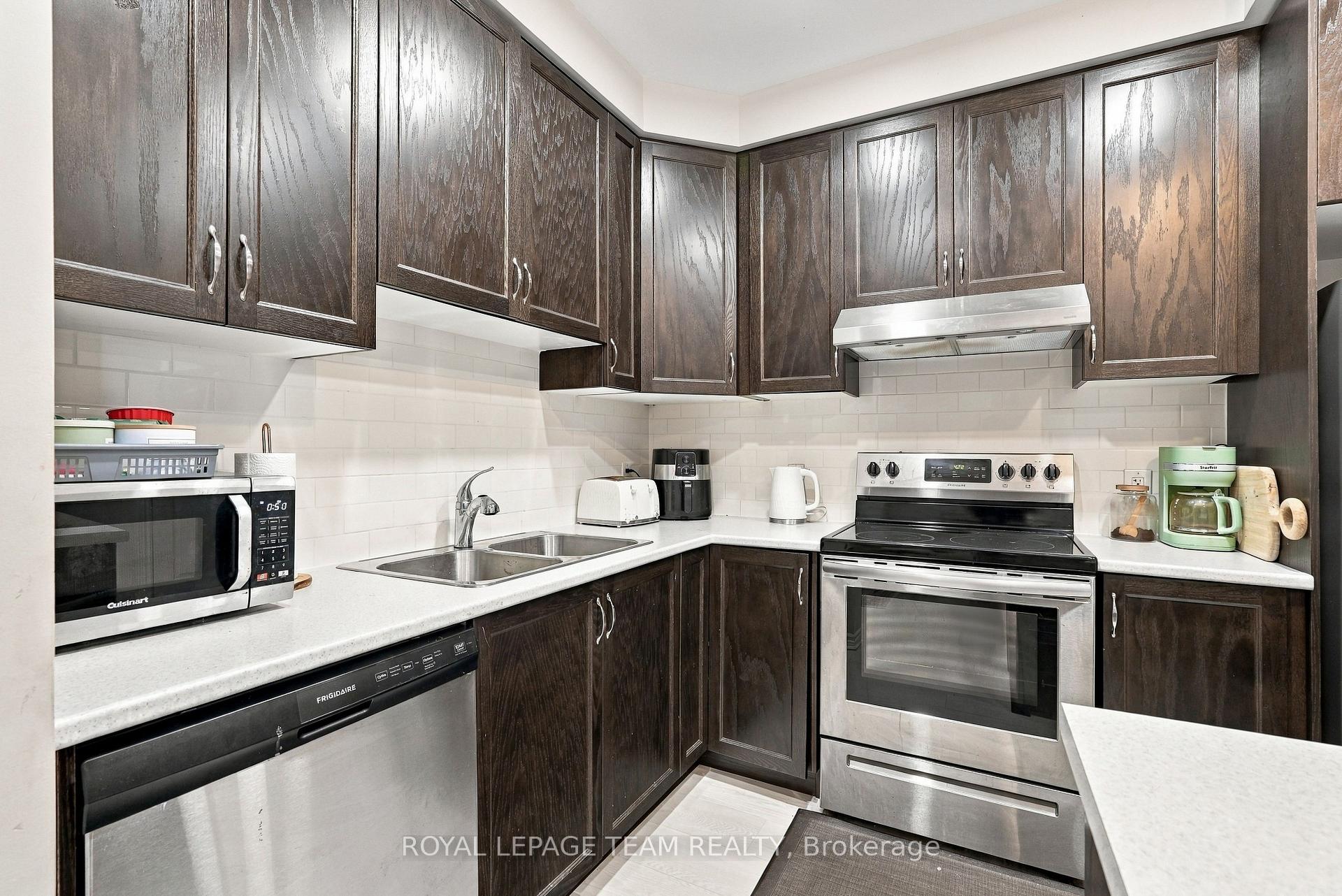 Photo 12 of 807 Nautilus Private, Ottawa, Kanata - Emerald Meadows/Trailwest — HOMEH