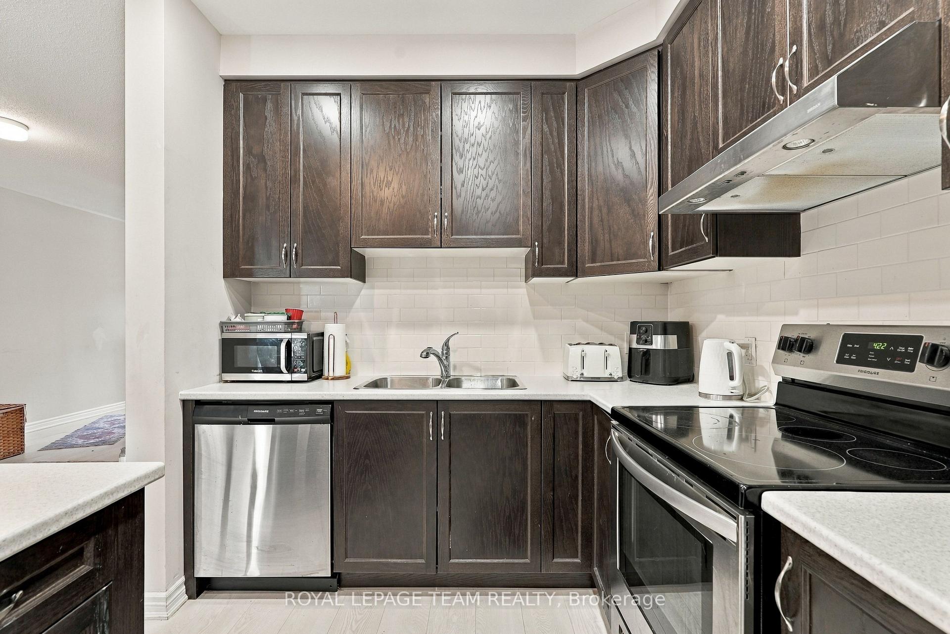 Photo 14 of 807 Nautilus Private, Ottawa, Kanata - Emerald Meadows/Trailwest — HOMEH