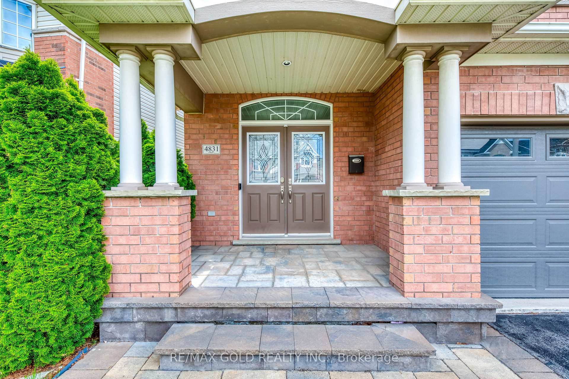 Photo 4 of 4831 Columbus Drive, Burlington, Alton — HOMEH