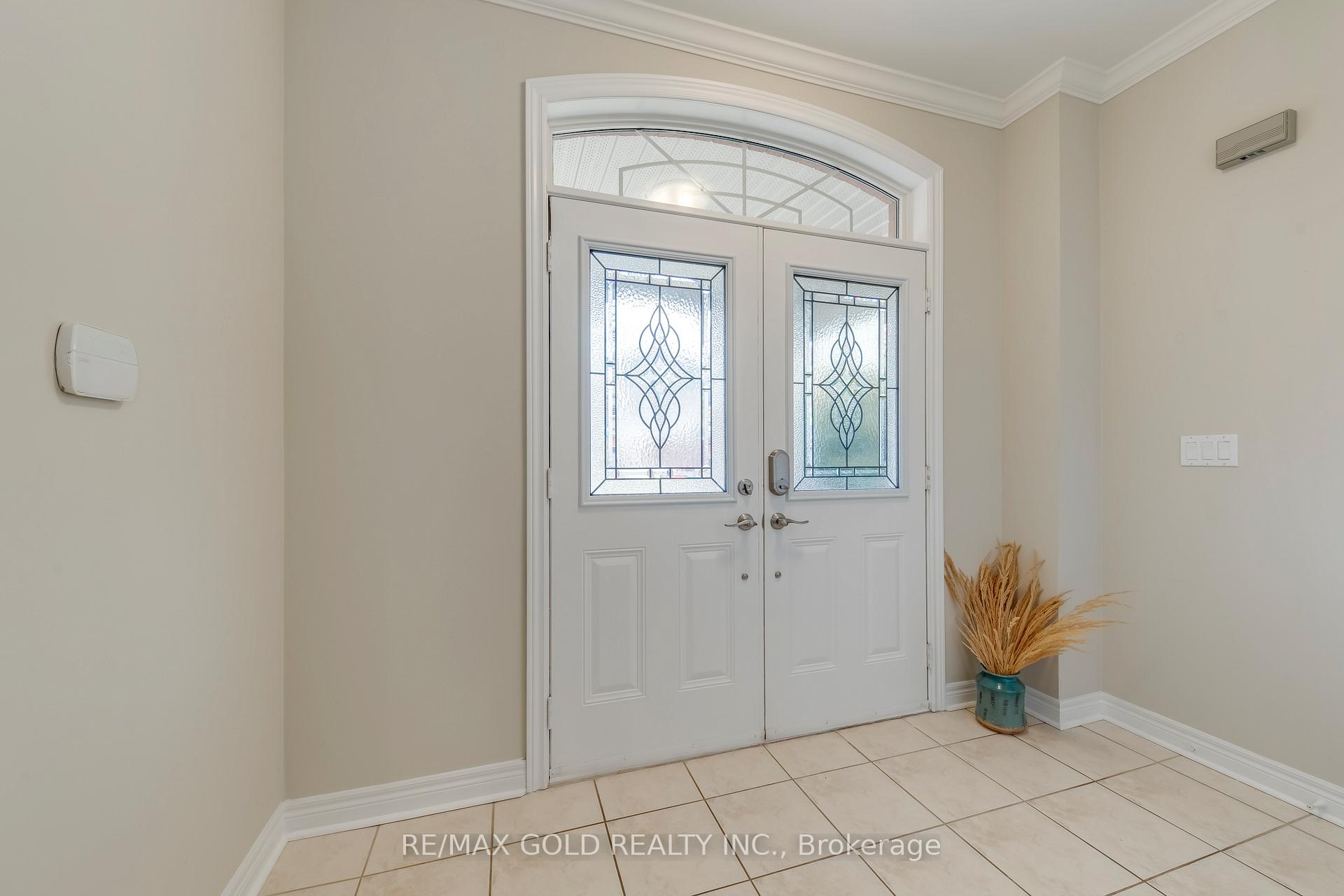 Photo 5 of 4831 Columbus Drive, Burlington, Alton — HOMEH
