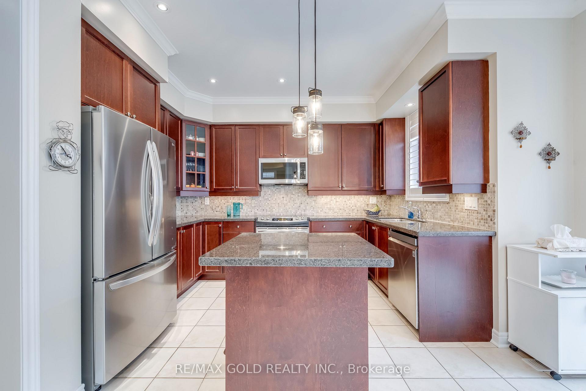 Photo 15 of 4831 Columbus Drive, Burlington, Alton — HOMEH