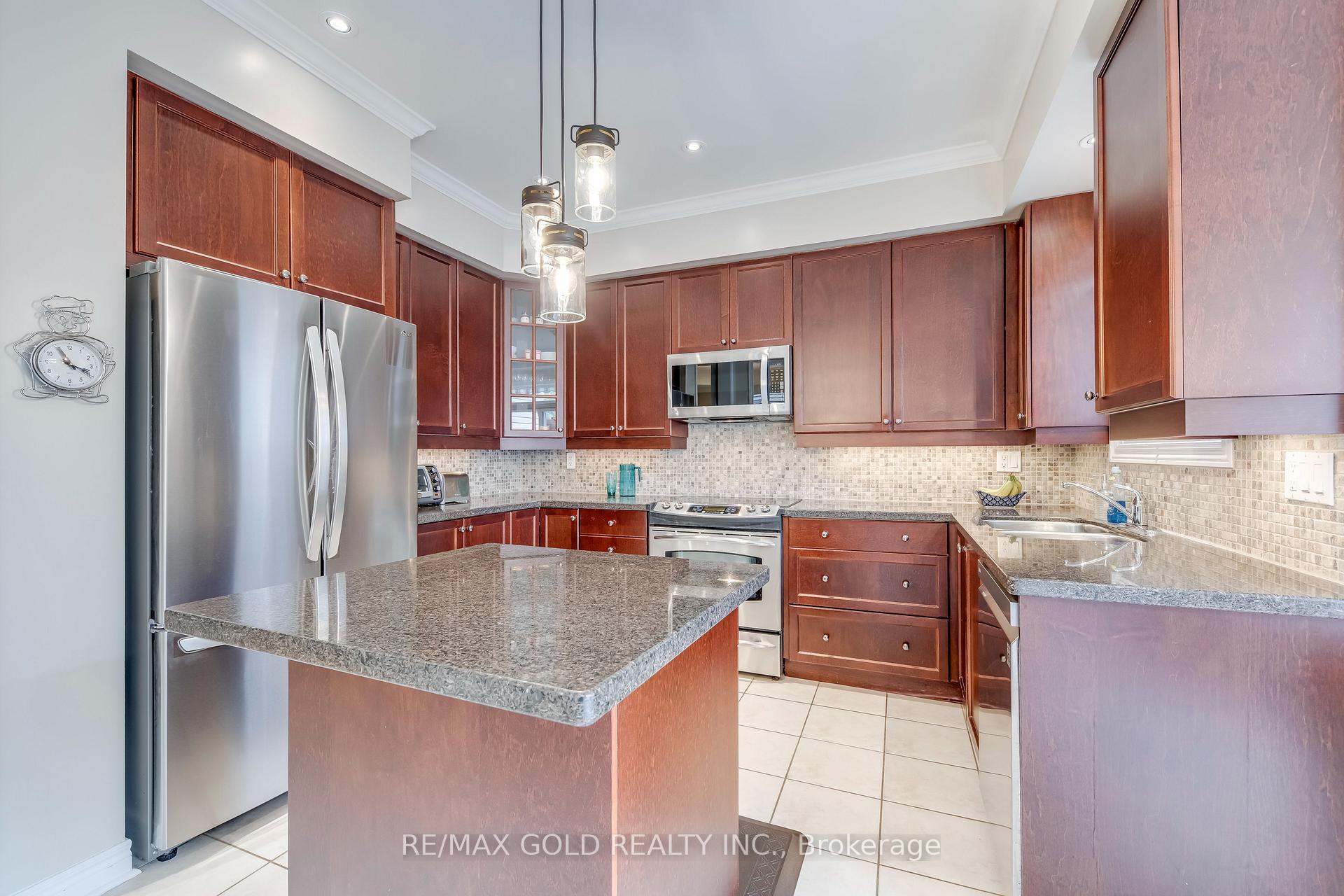 Photo 16 of 4831 Columbus Drive, Burlington, Alton — HOMEH