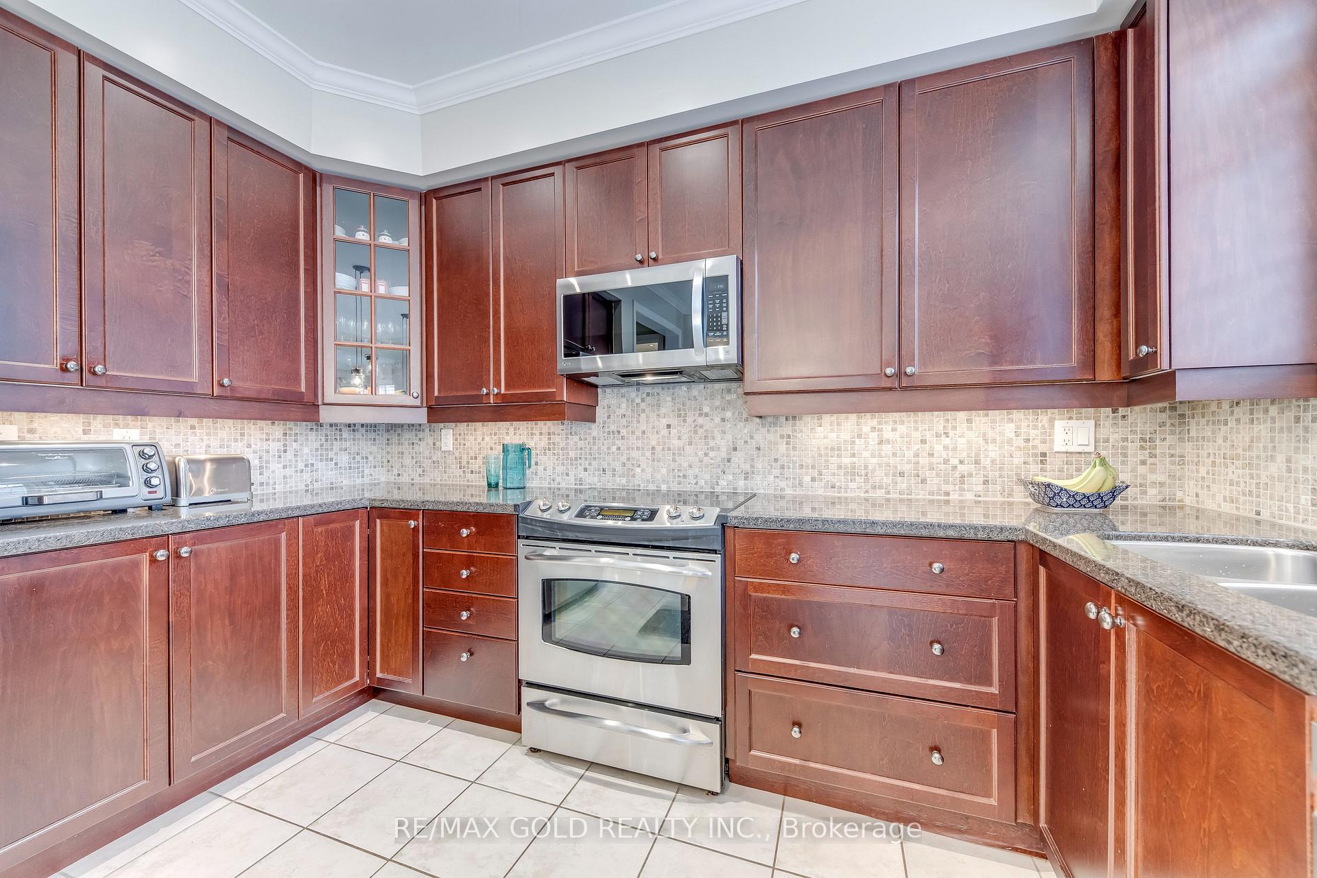 Photo 17 of 4831 Columbus Drive, Burlington, Alton — HOMEH