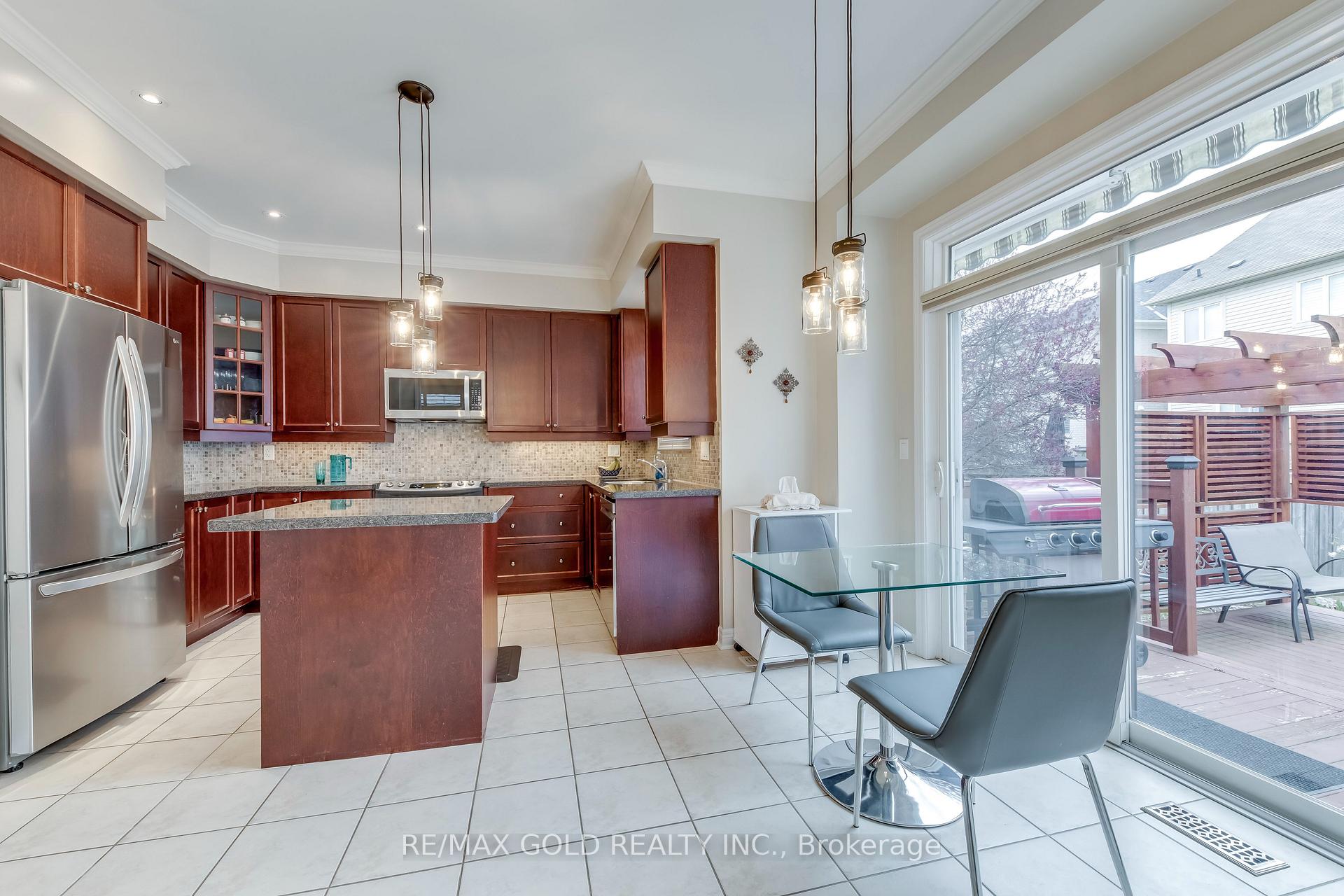 Photo 21 of 4831 Columbus Drive, Burlington, Alton — HOMEH