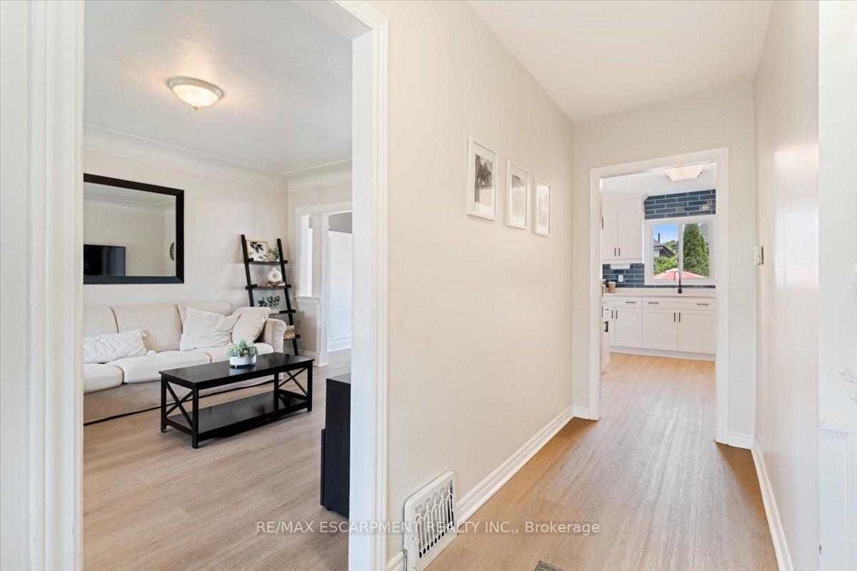 Photo 7 of 17 Craigmiller Avenue, Hamilton, Crown Point — HOMEH