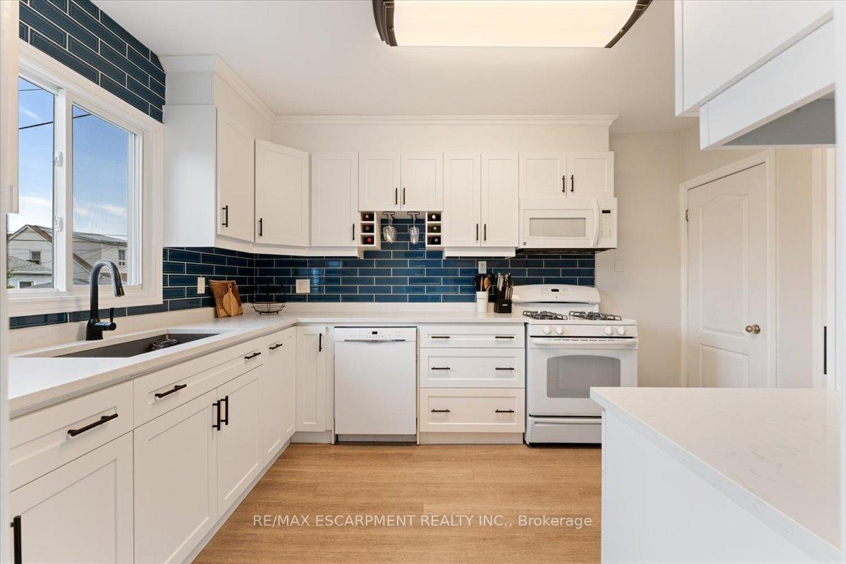 Photo 12 of 17 Craigmiller Avenue, Hamilton, Crown Point — HOMEH