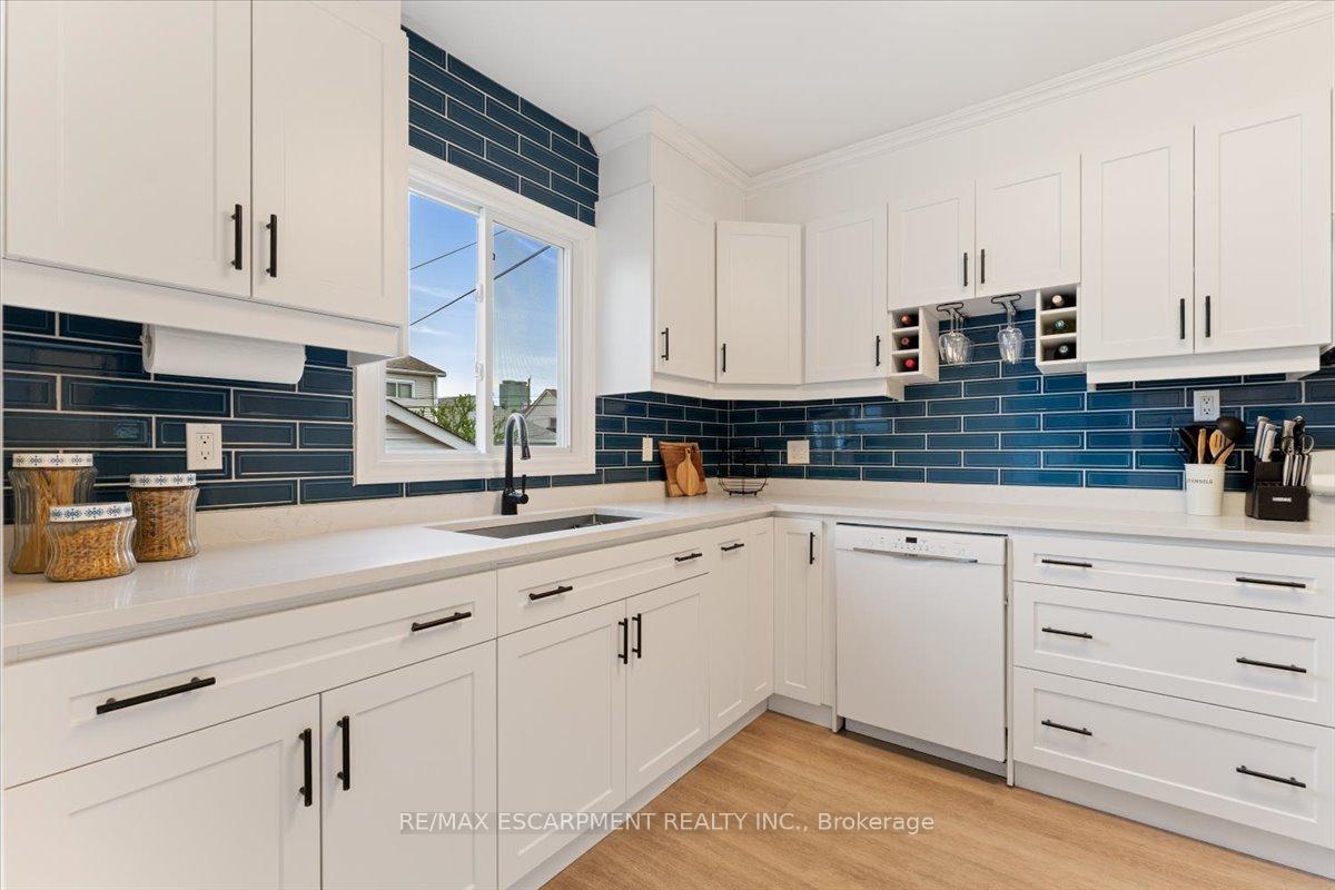 Photo 13 of 17 Craigmiller Avenue, Hamilton, Crown Point — HOMEH