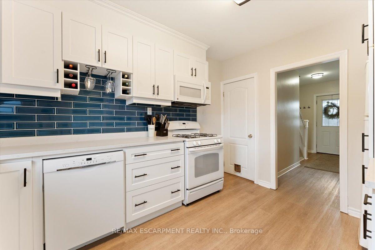 Photo 14 of 17 Craigmiller Avenue, Hamilton, Crown Point — HOMEH