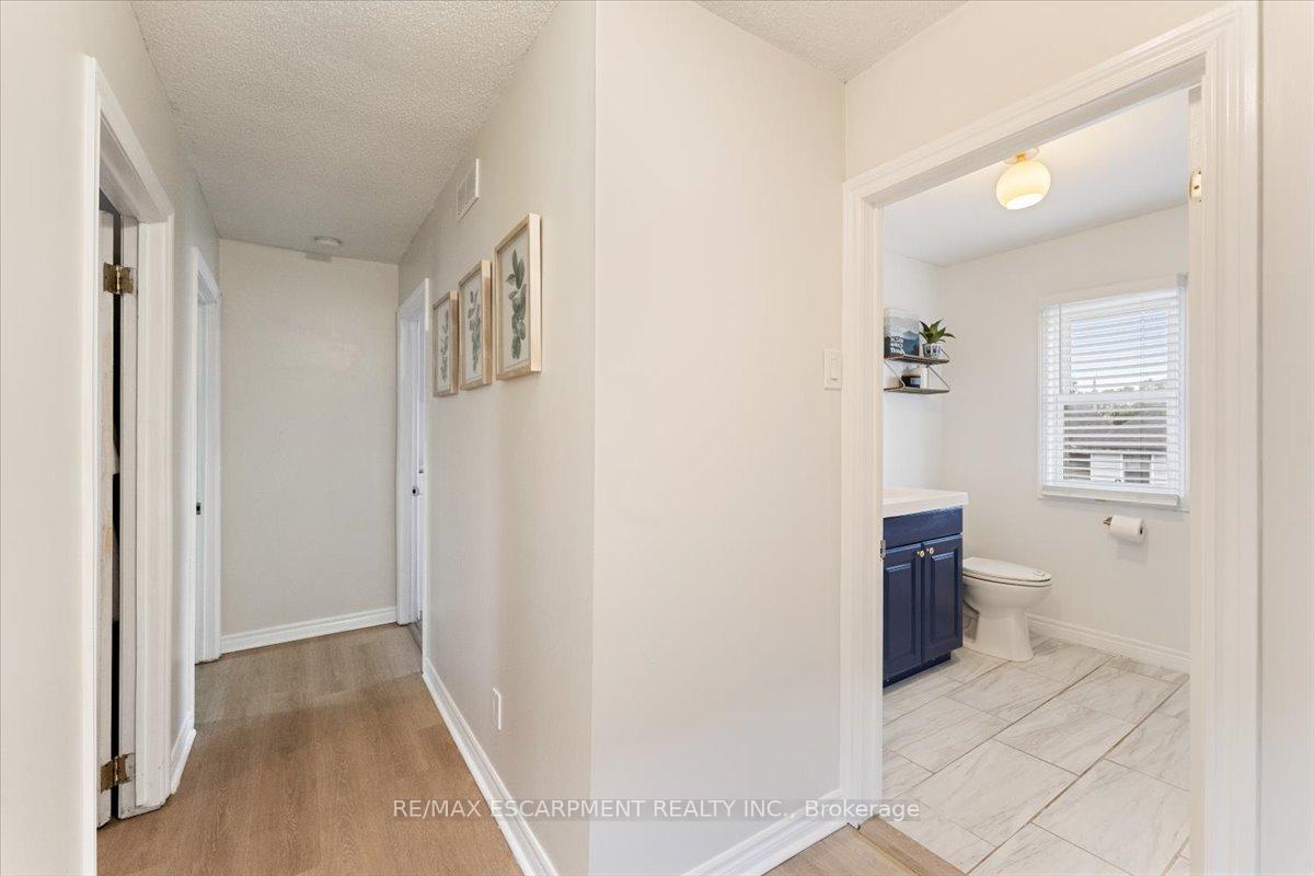 Photo 18 of 17 Craigmiller Avenue, Hamilton, Crown Point — HOMEH