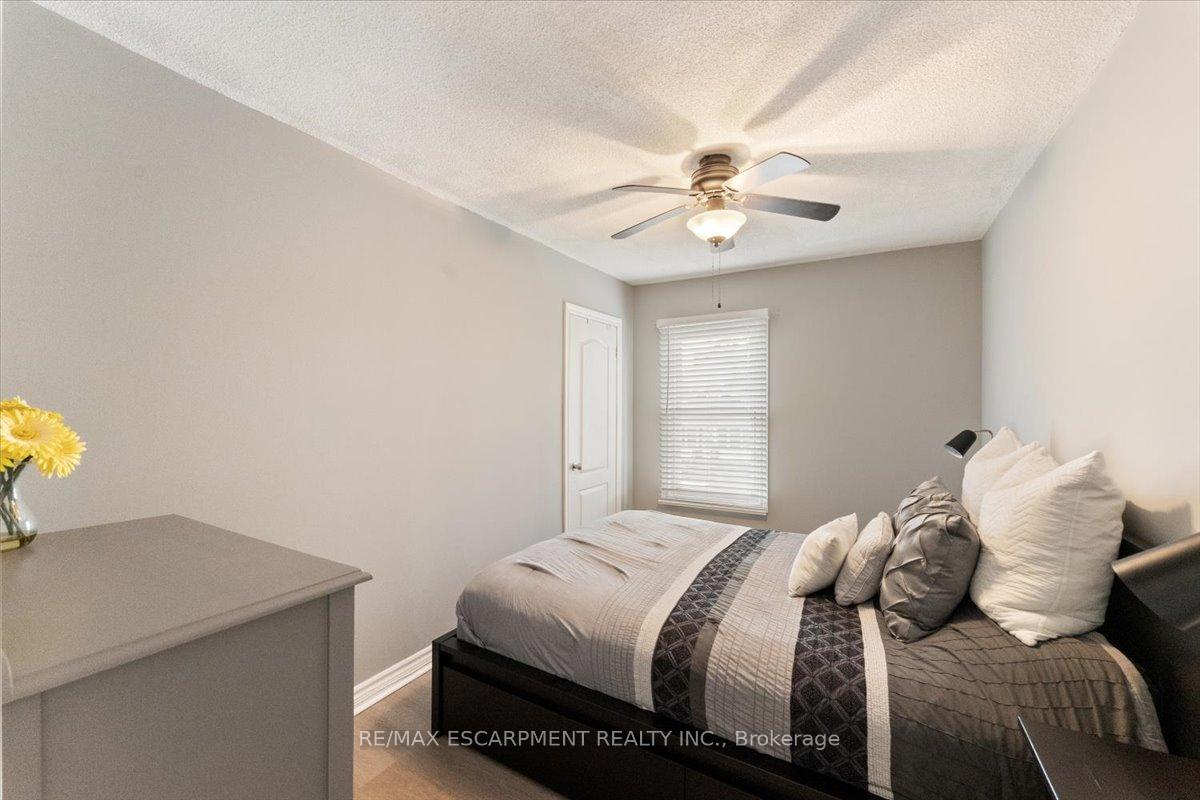 Photo 19 of 17 Craigmiller Avenue, Hamilton, Crown Point — HOMEH