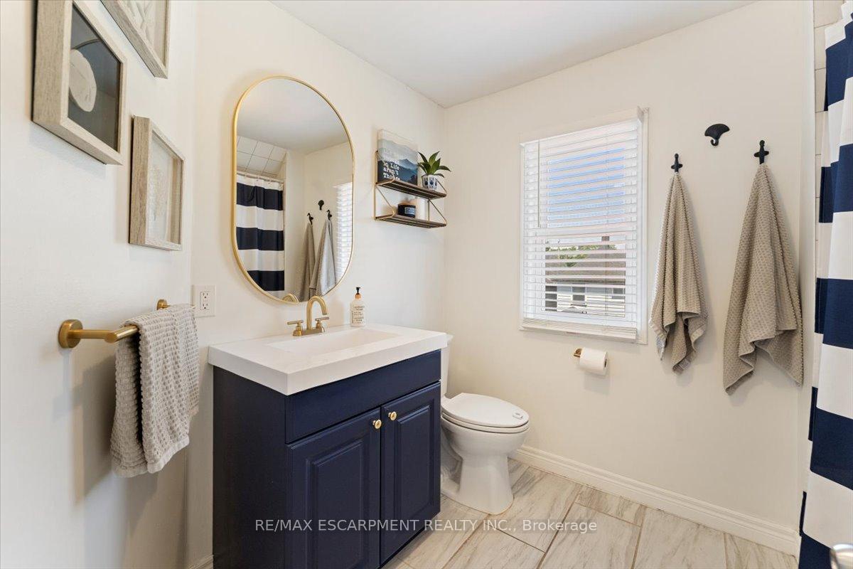 Photo 25 of 17 Craigmiller Avenue, Hamilton, Crown Point — HOMEH