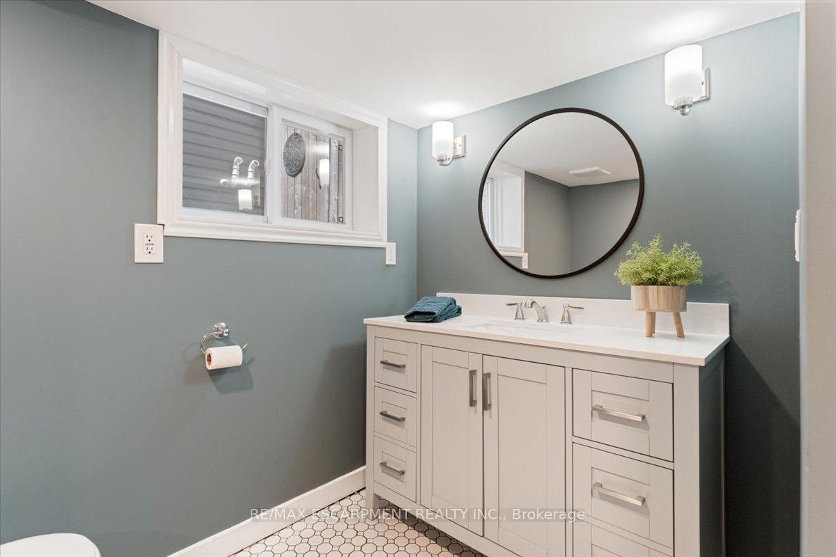 Photo 31 of 17 Craigmiller Avenue, Hamilton, Crown Point — HOMEH