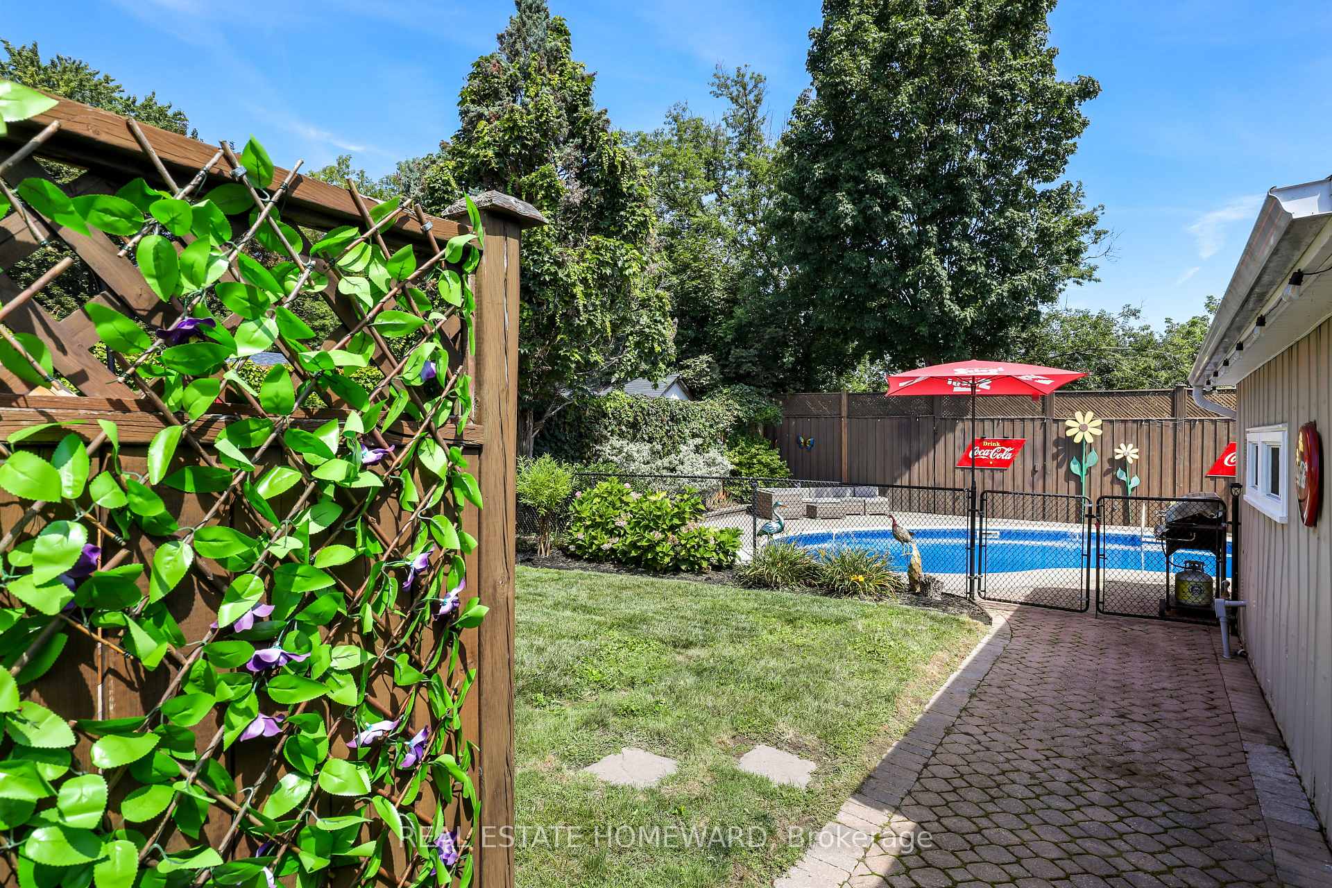 Photo 5 of 113 Gibbons Street, Oshawa, McLaughlin — HOMEH