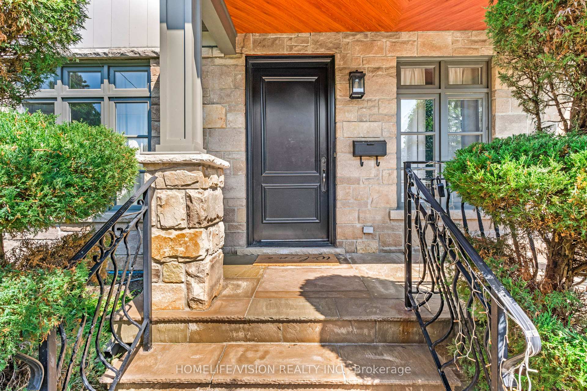 Photo 3 of 80 North Heights Road, Etobicoke, Princess-Rosethorn — HOMEH