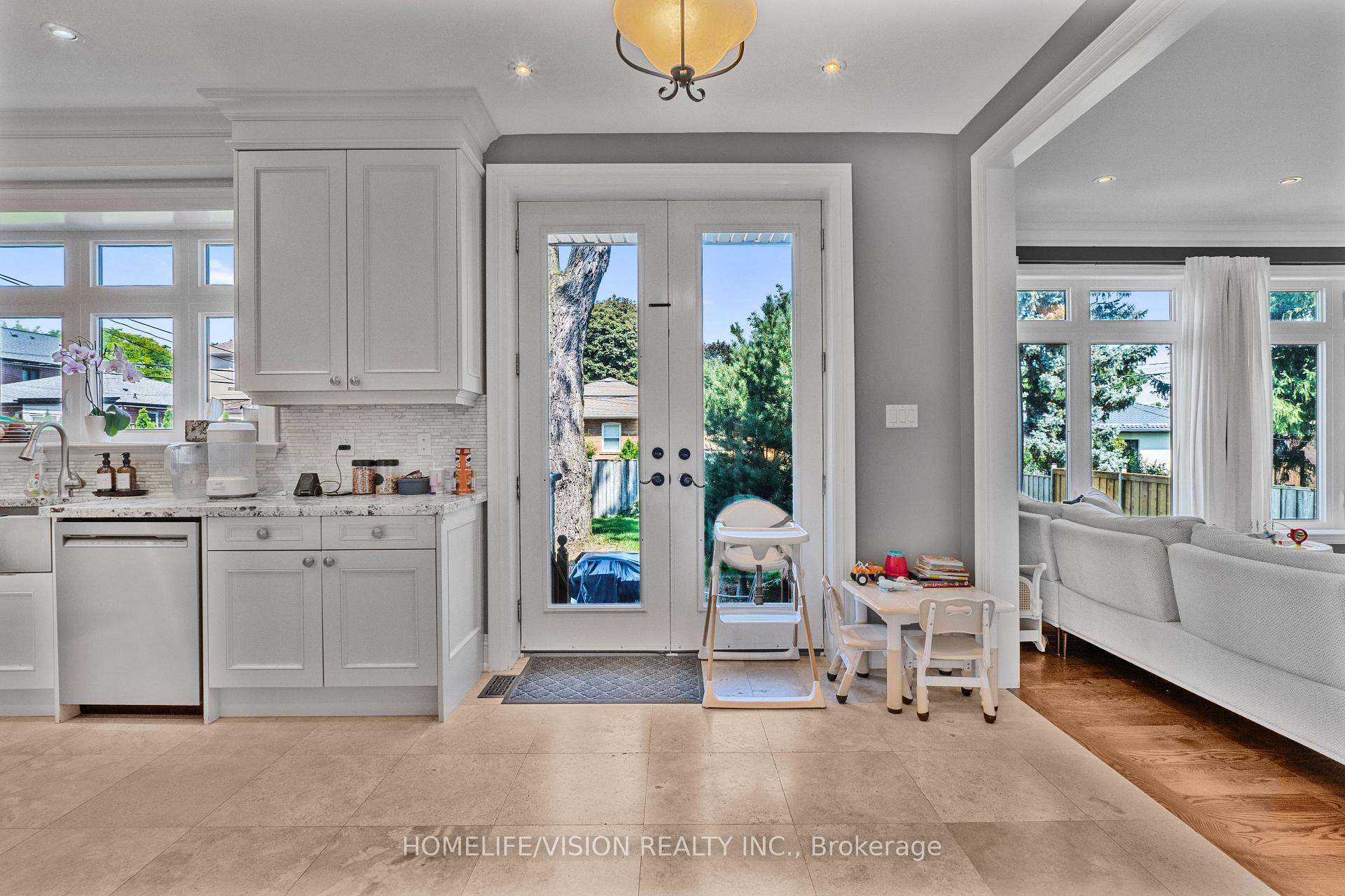 Photo 12 of 80 North Heights Road, Etobicoke, Princess-Rosethorn — HOMEH
