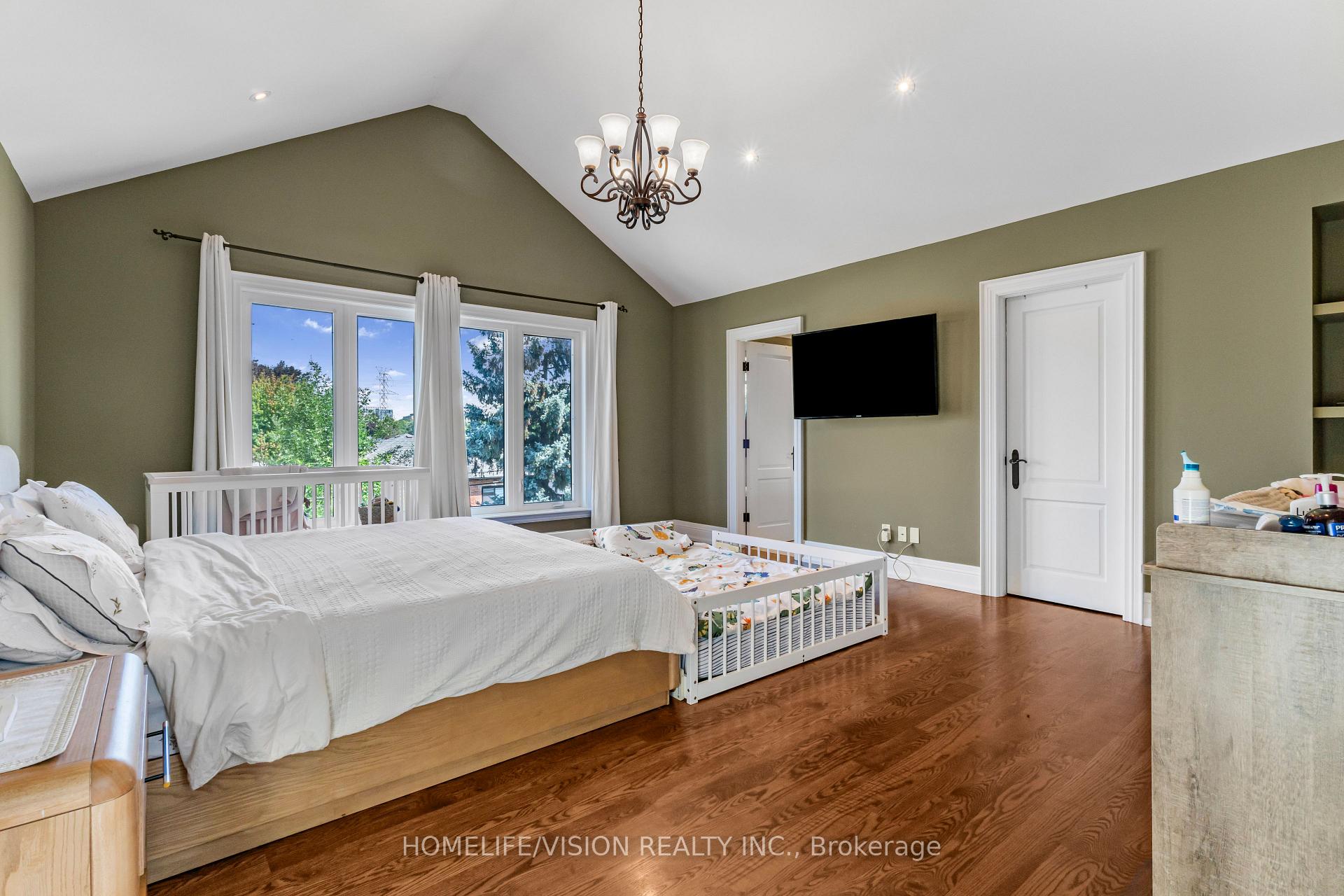 Photo 16 of 80 North Heights Road, Etobicoke, Princess-Rosethorn — HOMEH