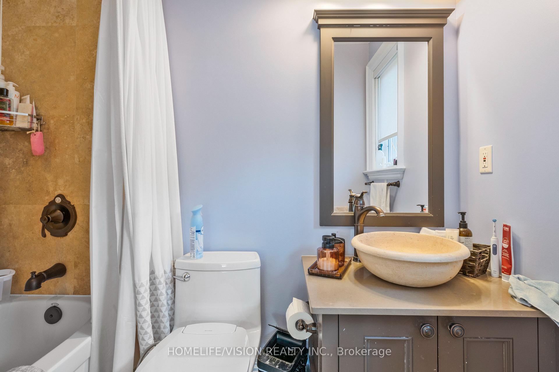 Photo 23 of 80 North Heights Road, Etobicoke, Princess-Rosethorn — HOMEH