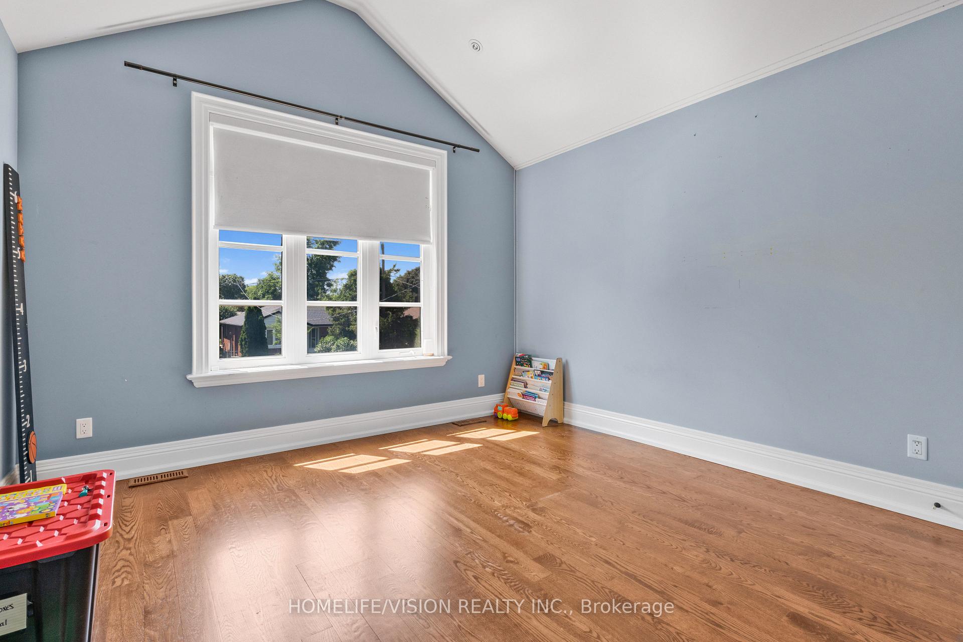 Photo 24 of 80 North Heights Road, Etobicoke, Princess-Rosethorn — HOMEH