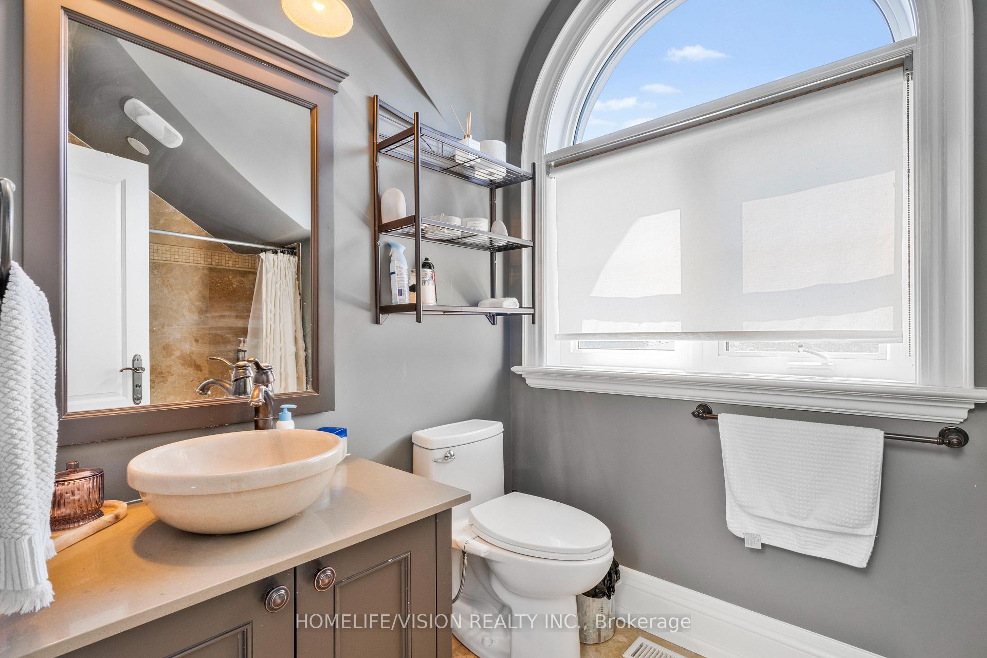 Photo 26 of 80 North Heights Road, Etobicoke, Princess-Rosethorn — HOMEH