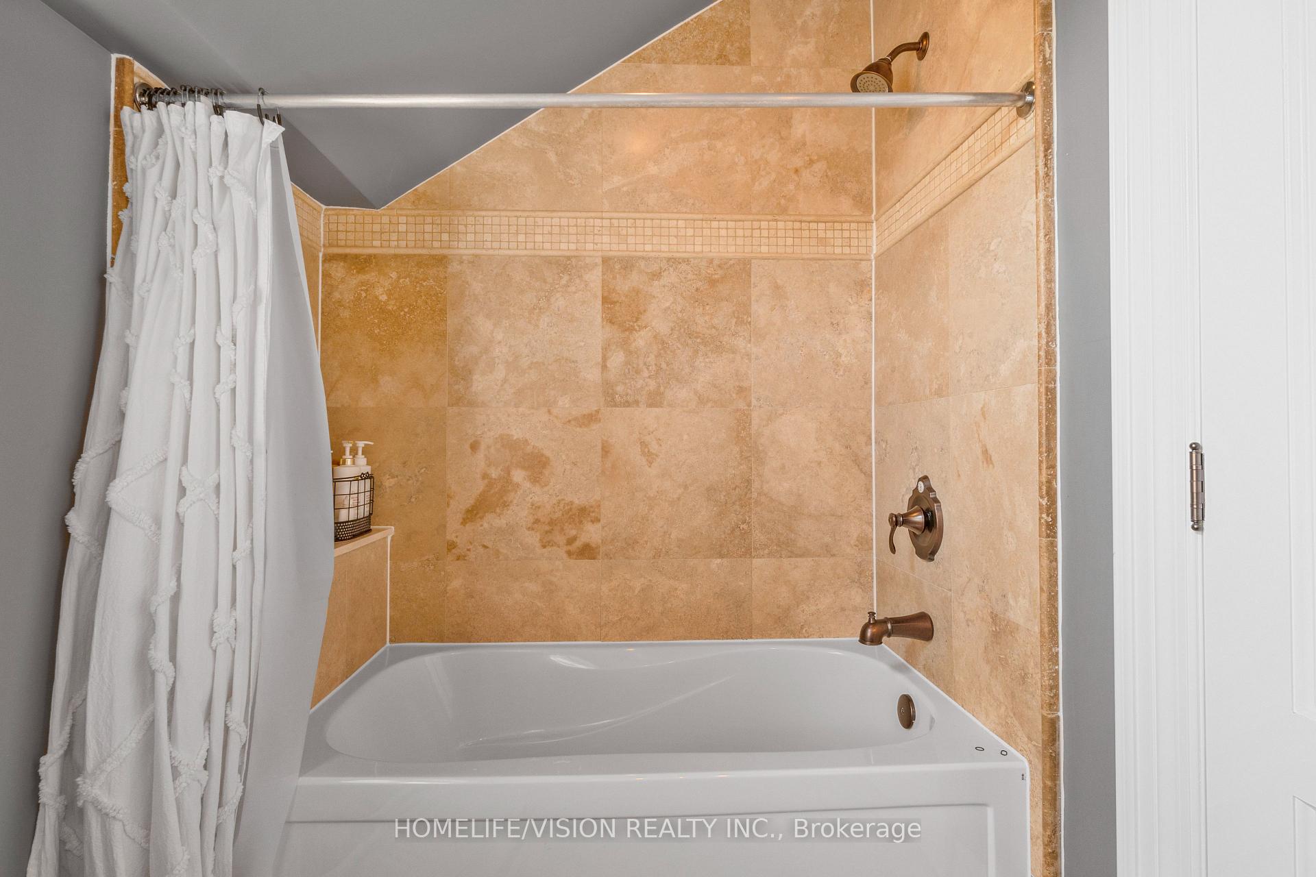 Photo 27 of 80 North Heights Road, Etobicoke, Princess-Rosethorn — HOMEH