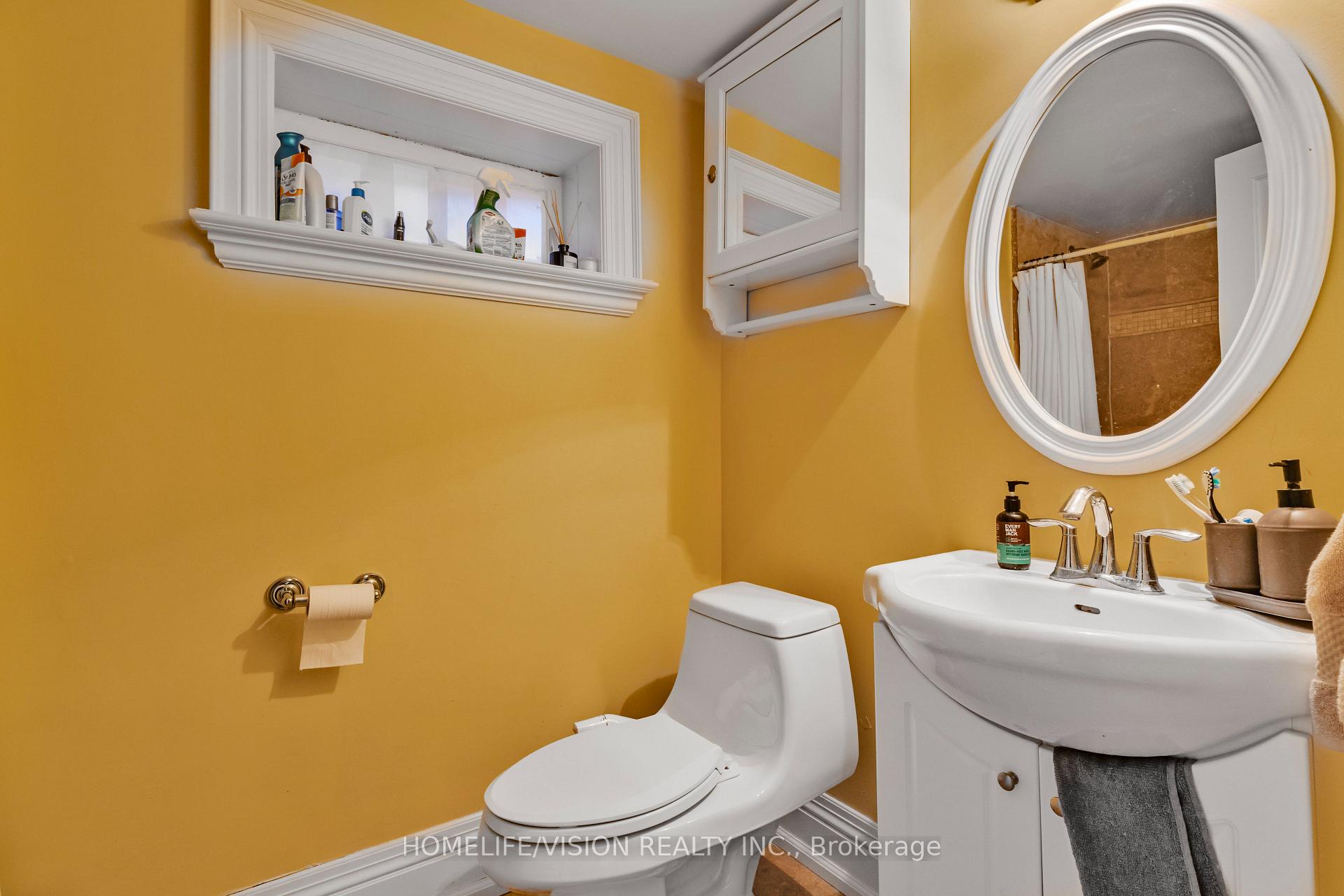 Photo 31 of 80 North Heights Road, Etobicoke, Princess-Rosethorn — HOMEH
