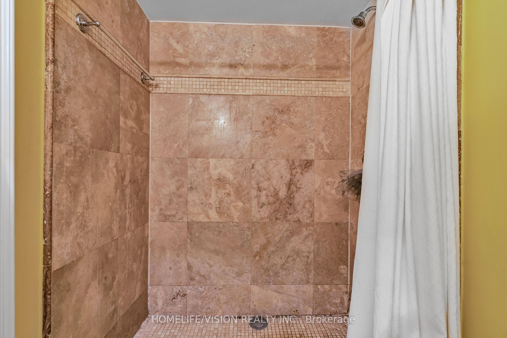 Photo 32 of 80 North Heights Road, Etobicoke, Princess-Rosethorn — HOMEH