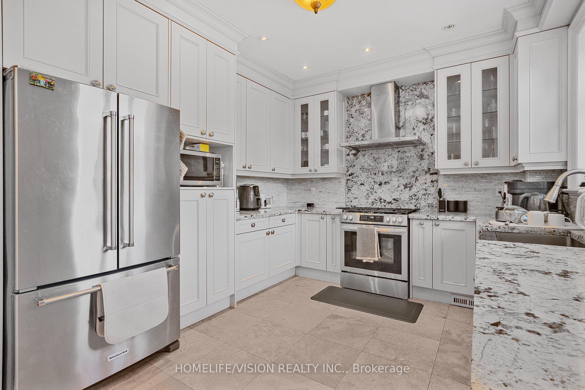 Photo 35 of 80 North Heights Road, Etobicoke, Princess-Rosethorn — HOMEH